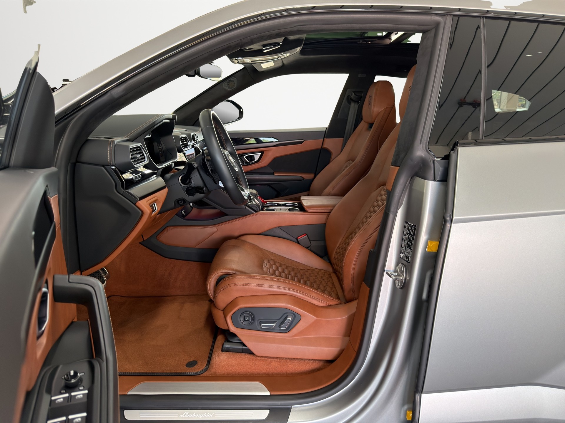 LAMBORGHINI Urus-image-8