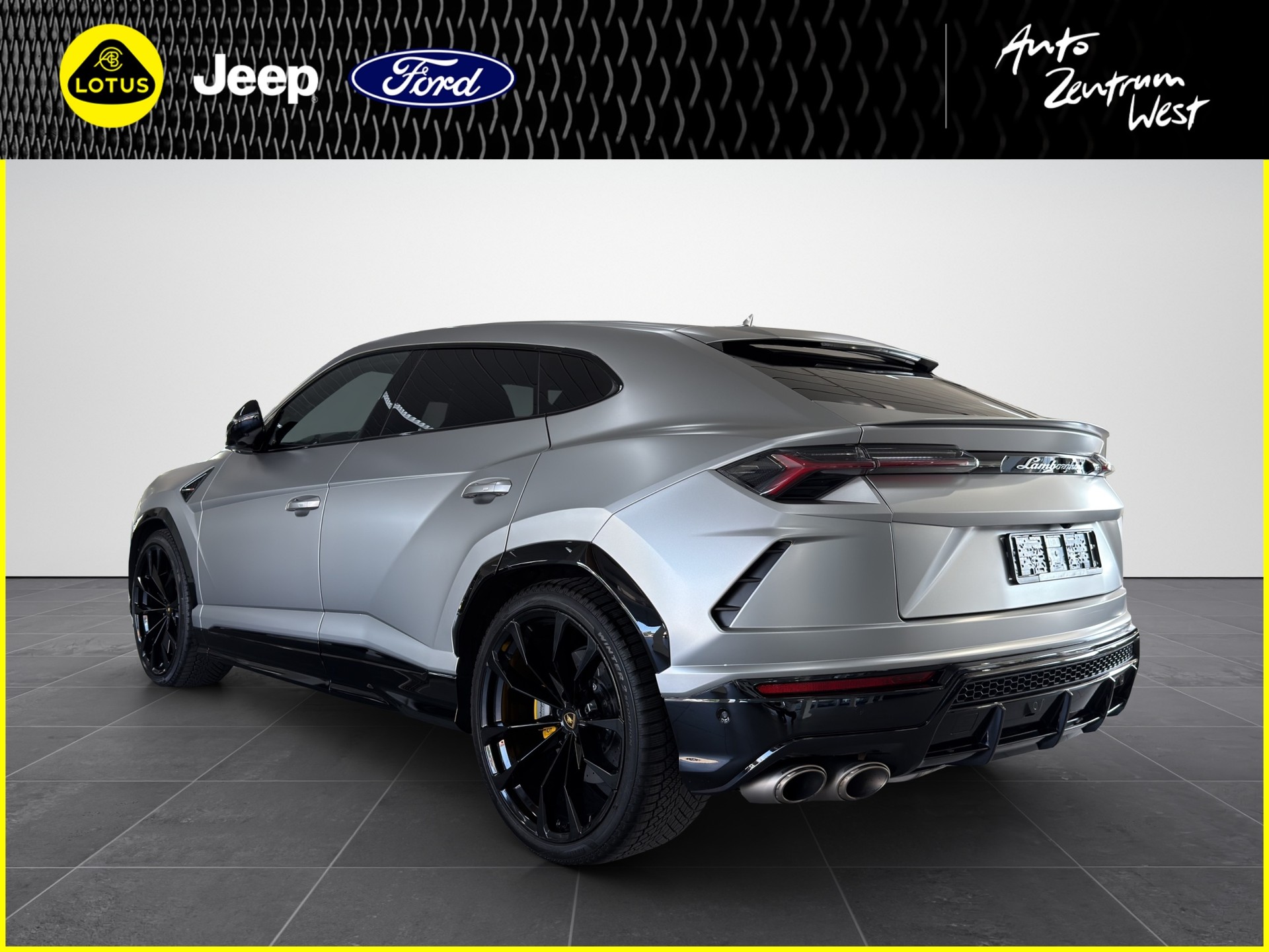 LAMBORGHINI Urus-image-2