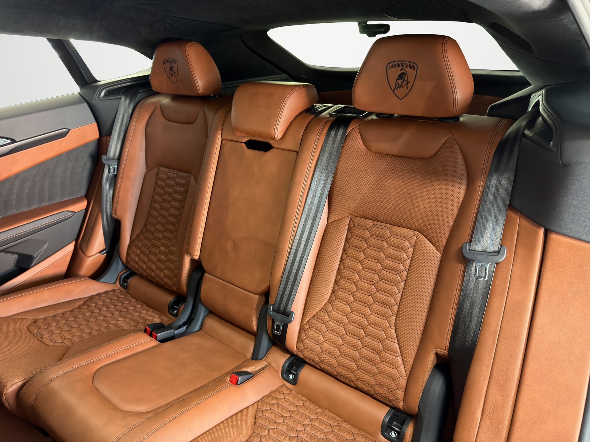 LAMBORGHINI Urus-image-14