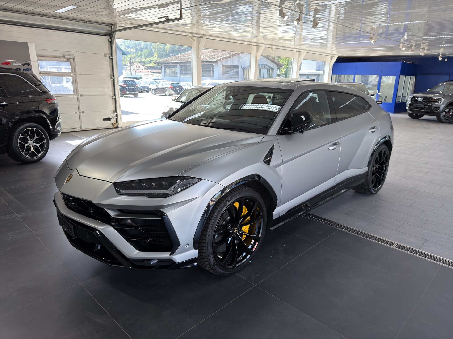 LAMBORGHINI Urus-image-12