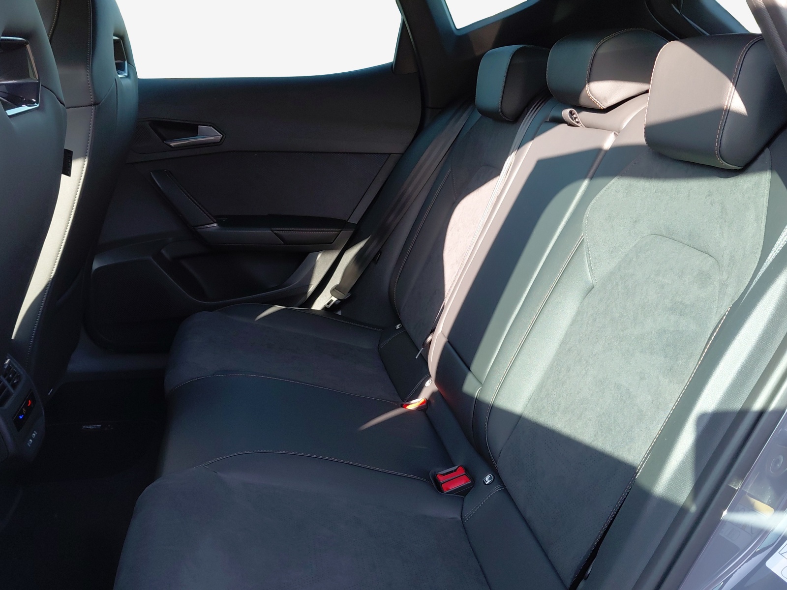 CUPRA Formentor 1.5 TSI DSG-image-11