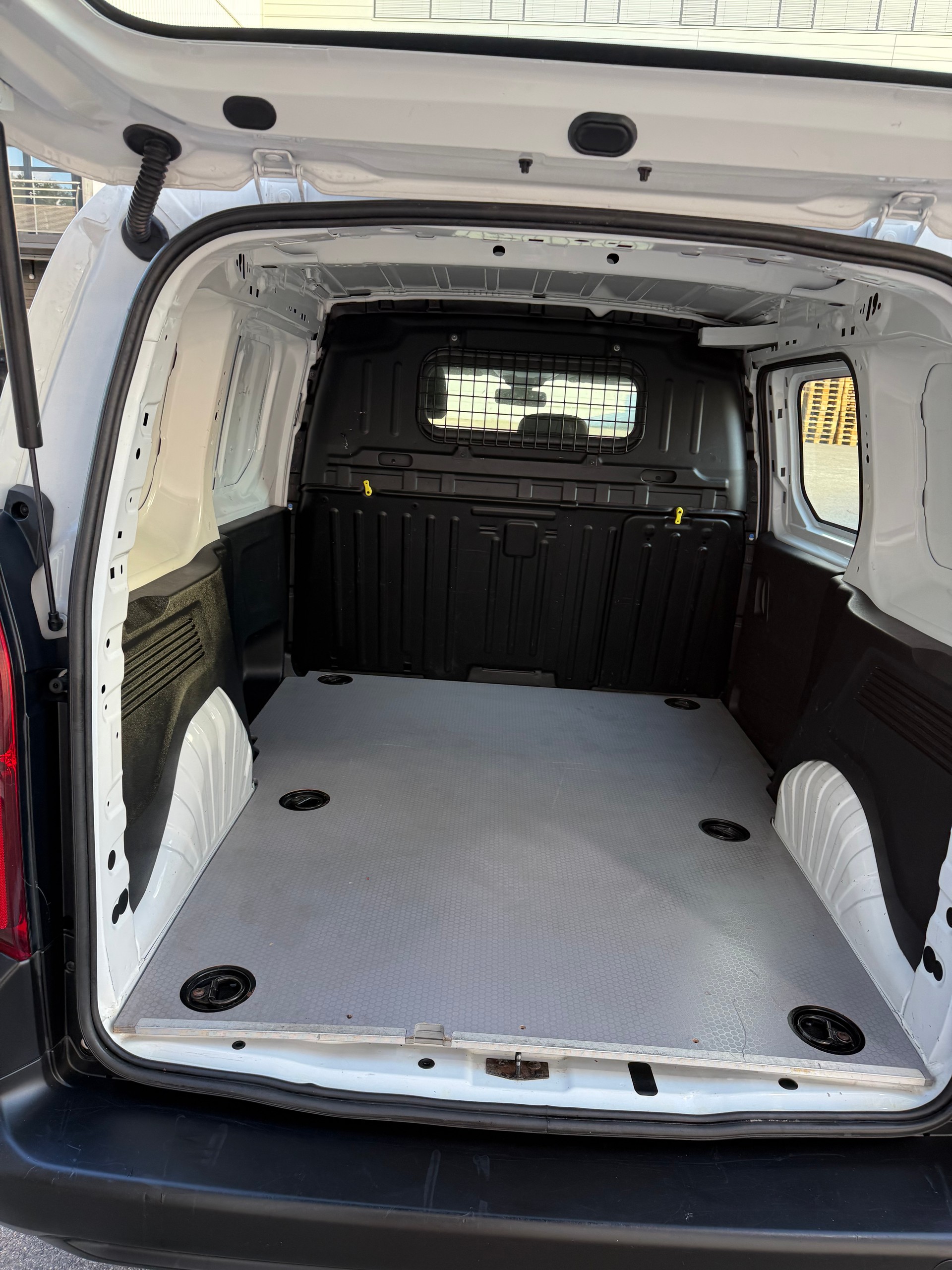 TOYOTA Proace City Van 1.2 Profi Medium-image-10