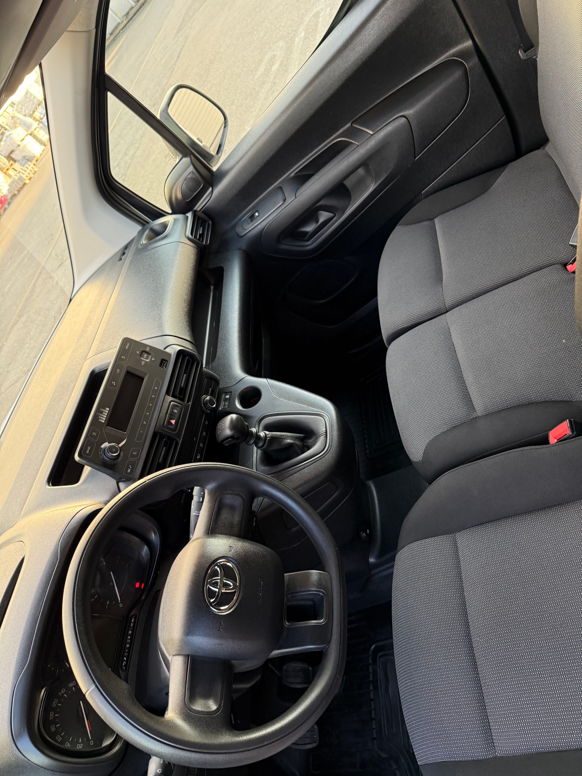 TOYOTA Proace City Van 1.2 Profi Medium-image-8