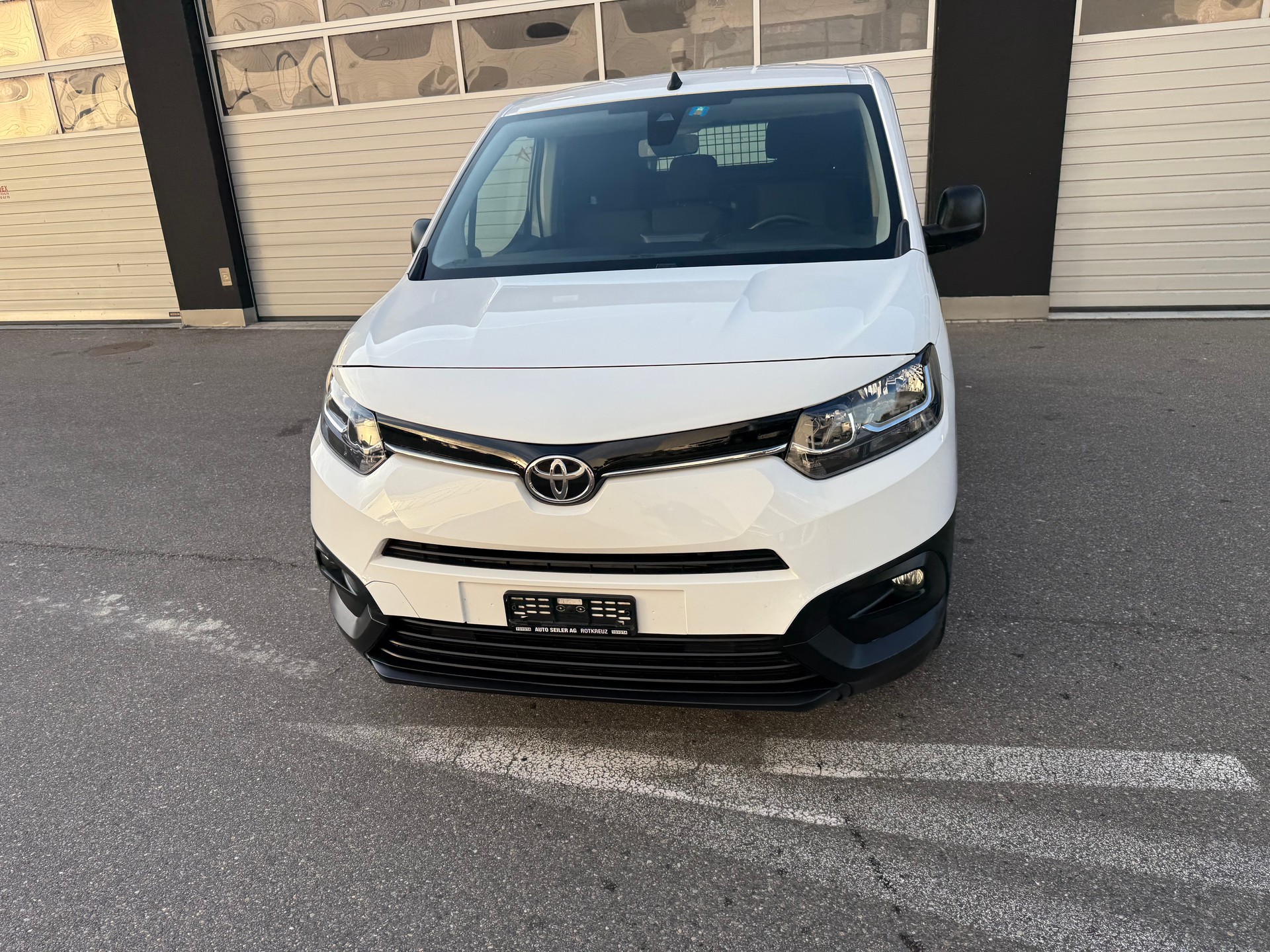 TOYOTA Proace City Van 1.2 Profi Medium-image-2