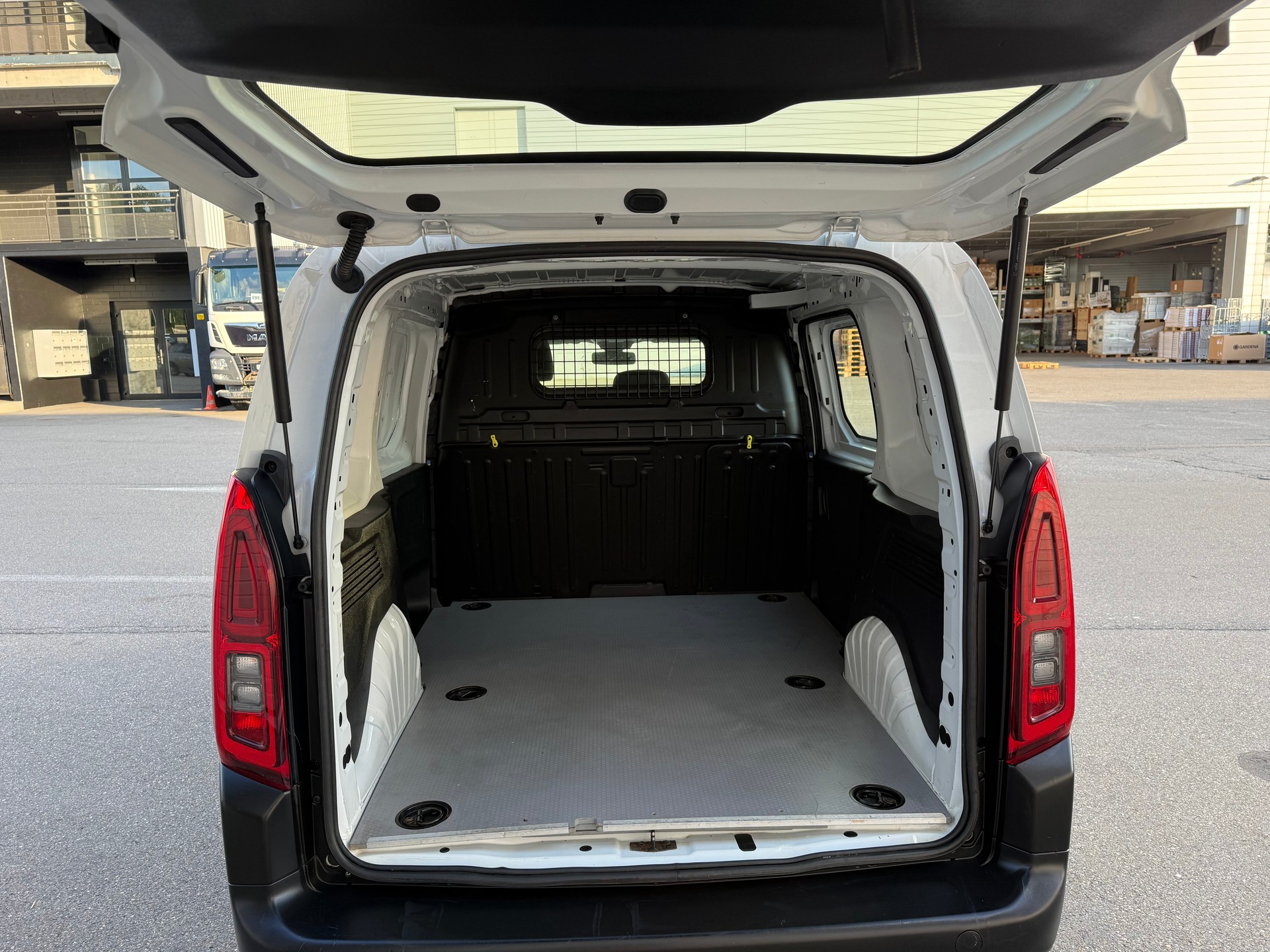 TOYOTA Proace City Van 1.2 Profi Medium-image-13