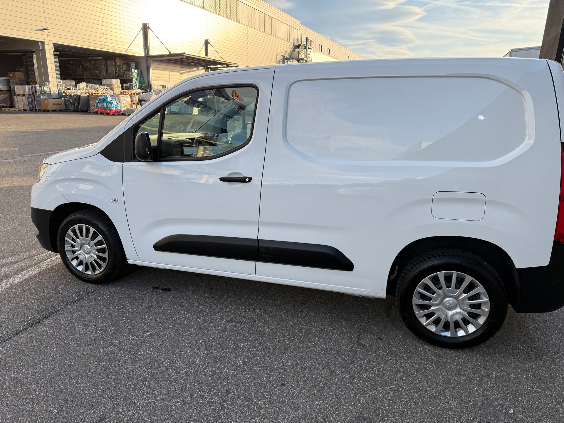 TOYOTA Proace City Van 1.2 Profi Medium-image-7