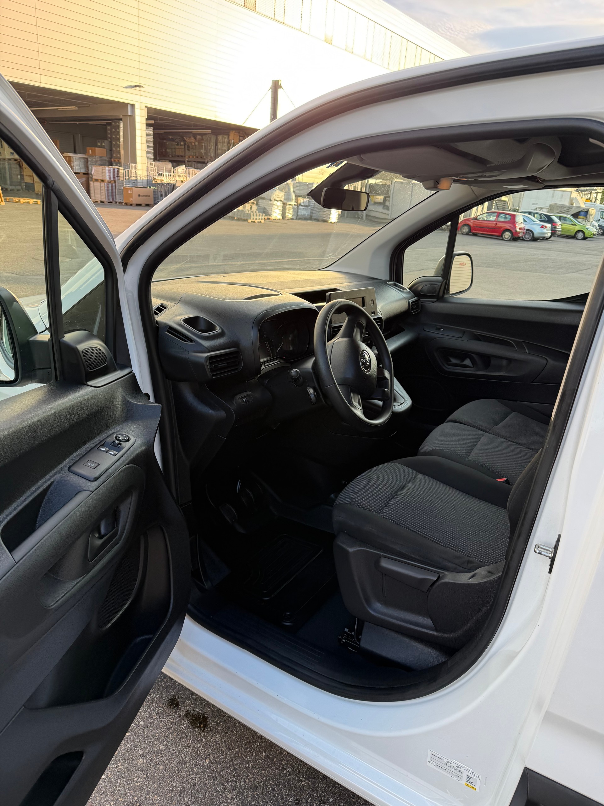 TOYOTA Proace City Van 1.2 Profi Medium-image-9