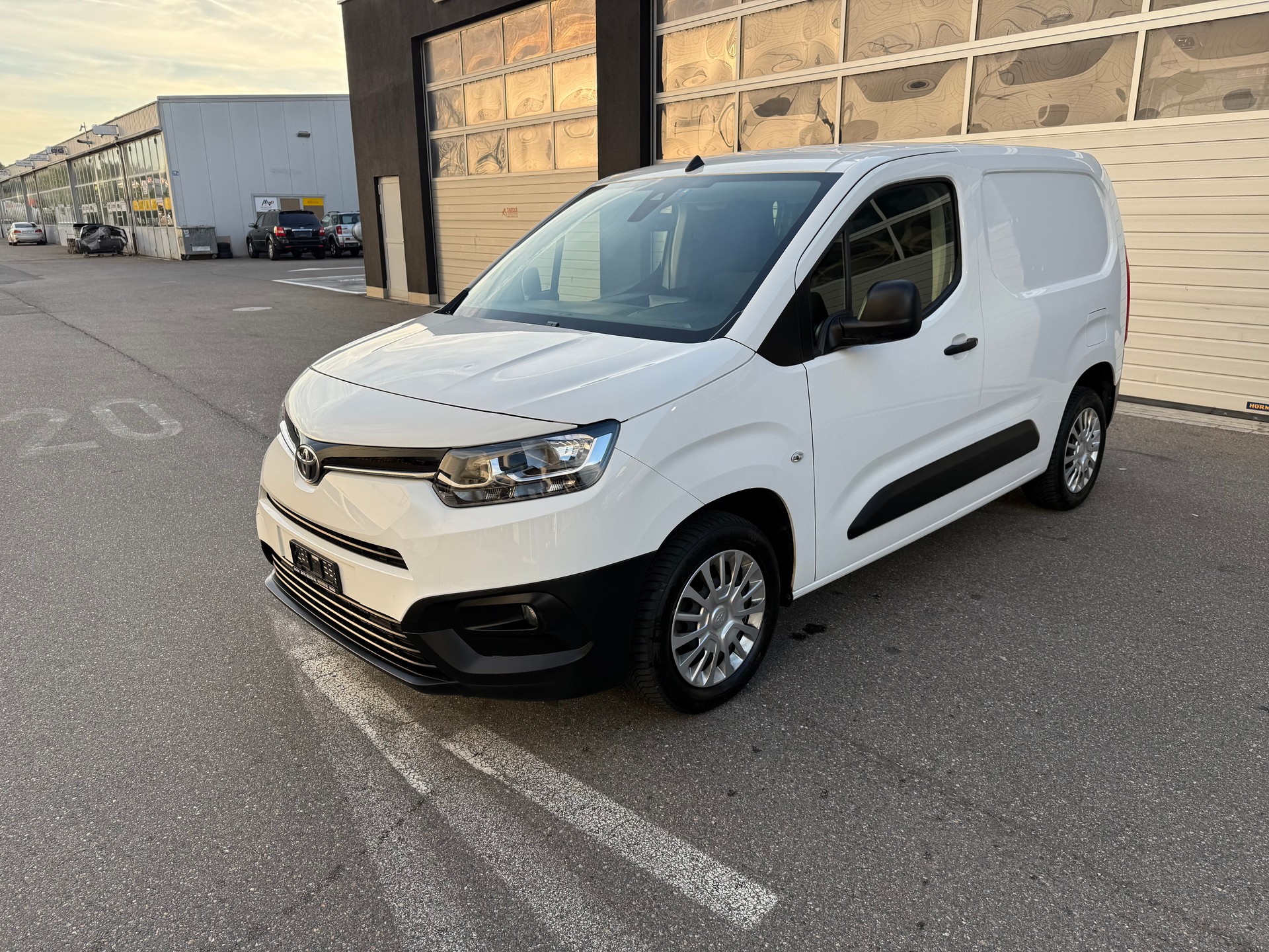 TOYOTA Proace City Van 1.2 Profi Medium-image-0
