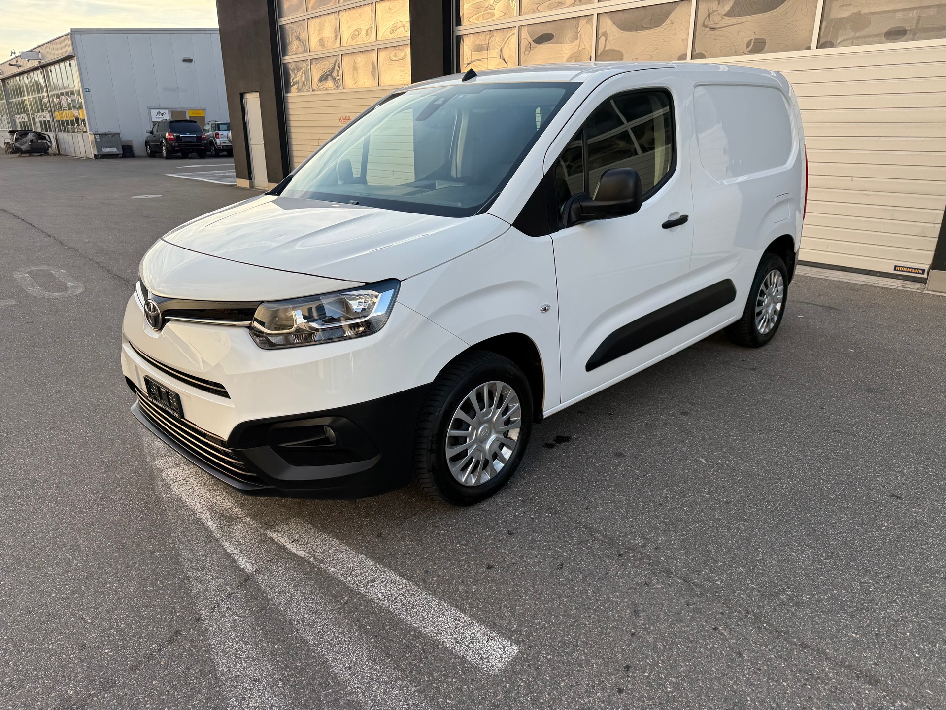 TOYOTA Proace City Van 1.2 Profi Medium-image-1