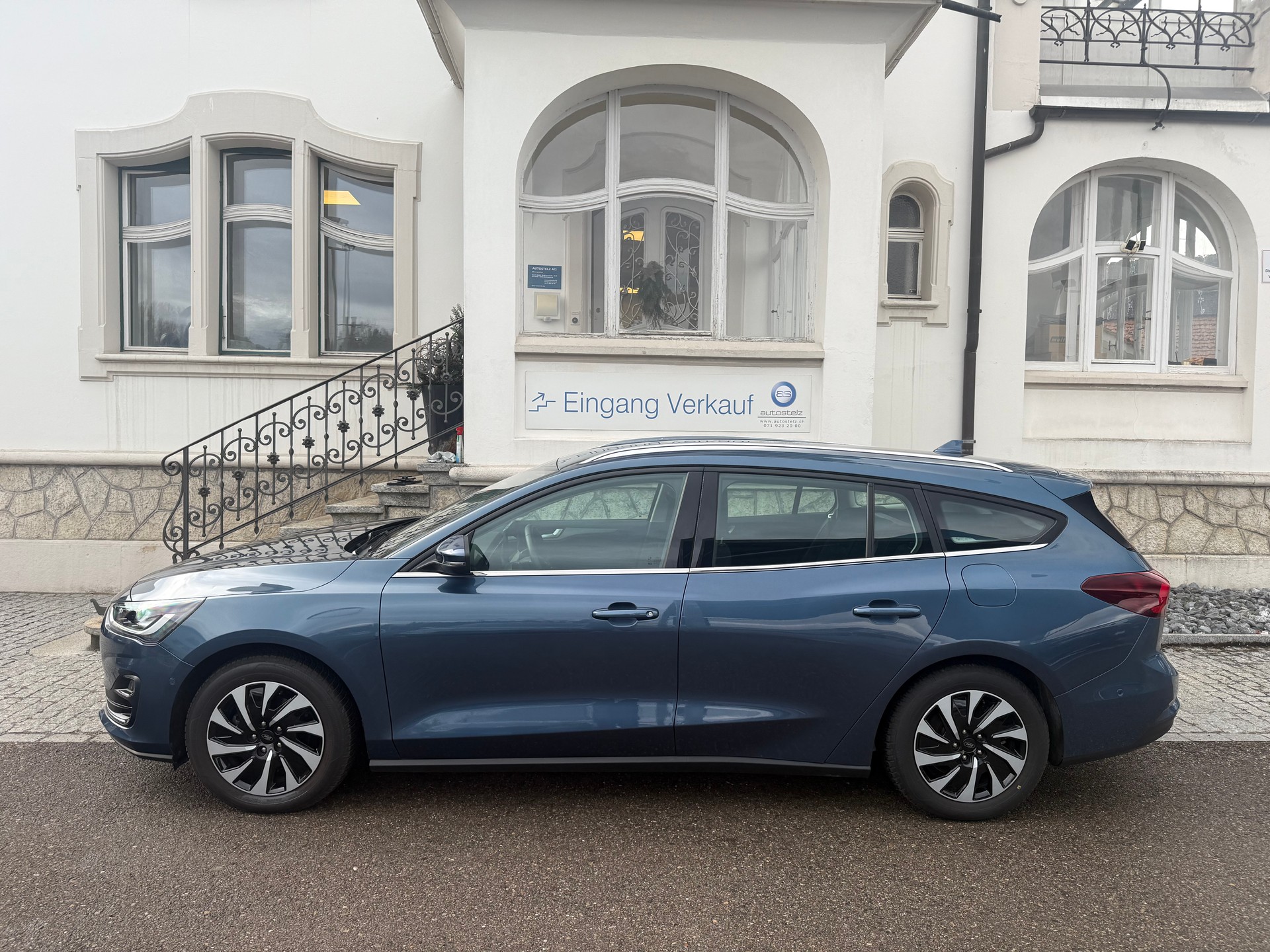 FORD Focus Station Wagon 1.0i EcoB Hybrid 155 Titanium-image-2