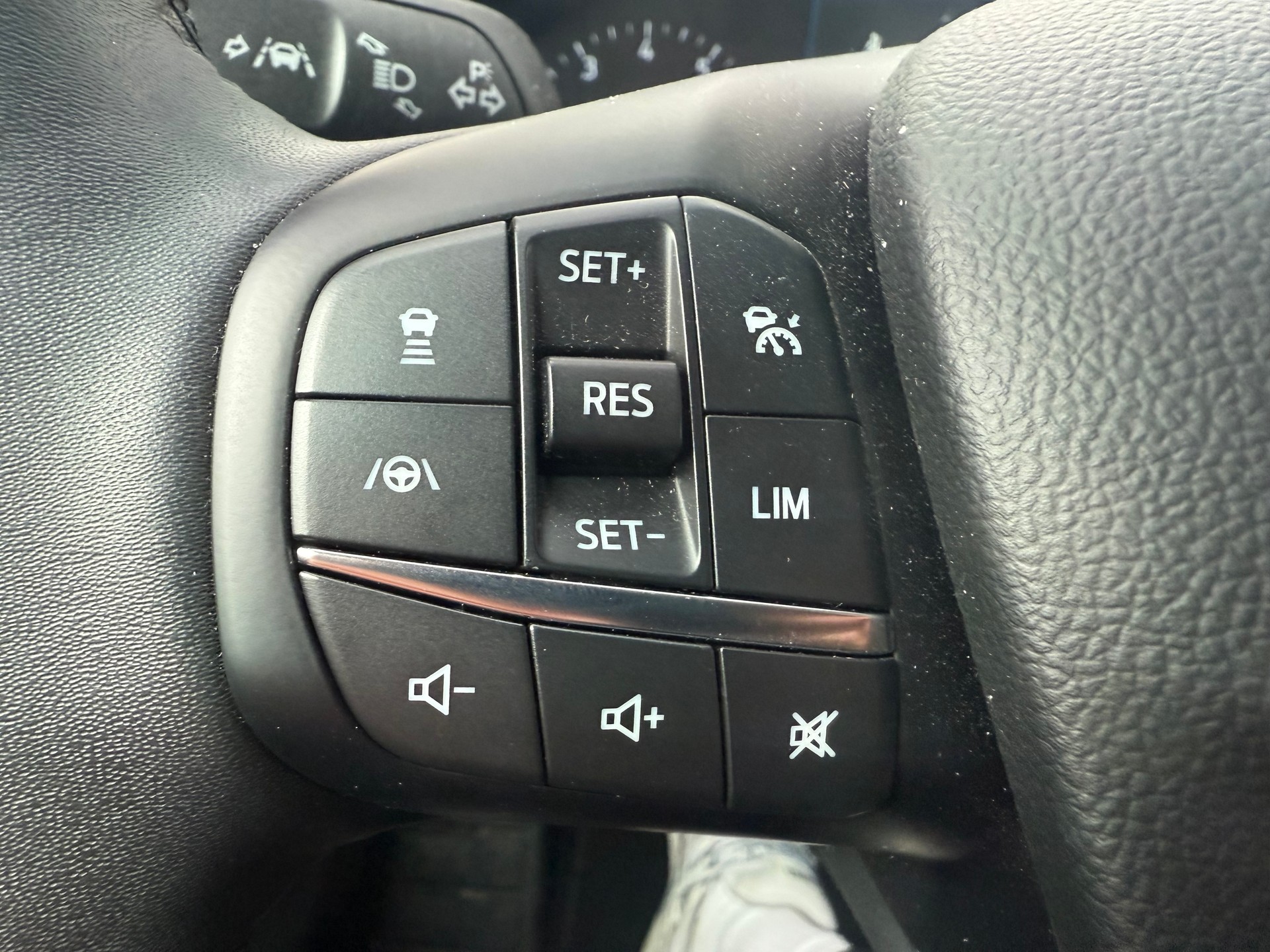 FORD Focus Station Wagon 1.0i EcoB Hybrid 155 Titanium-image-13