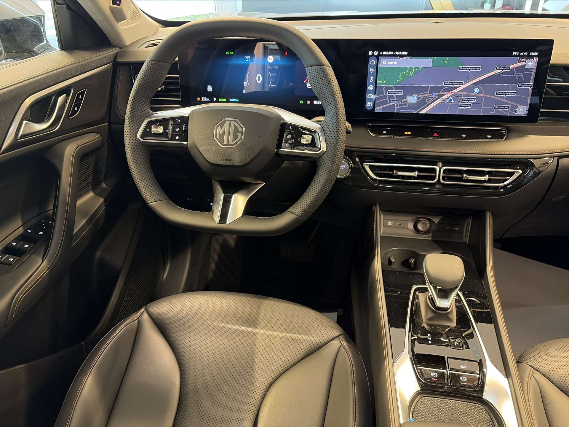 MG HS 1.5 T Hybrid+ Luxury 224PS Automat-image-4