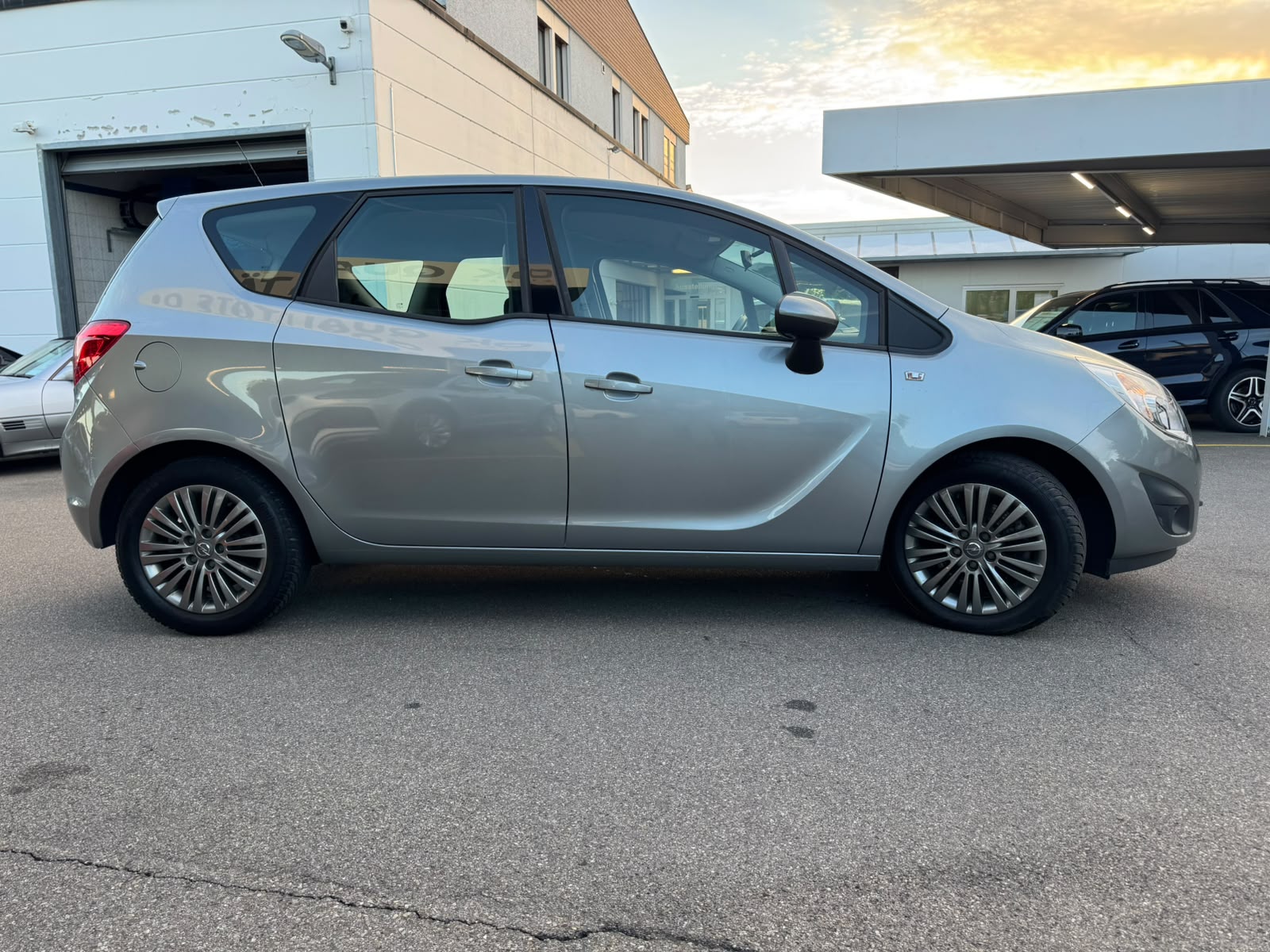 OPEL Meriva 1.4 Turbo Active Edition-image-5