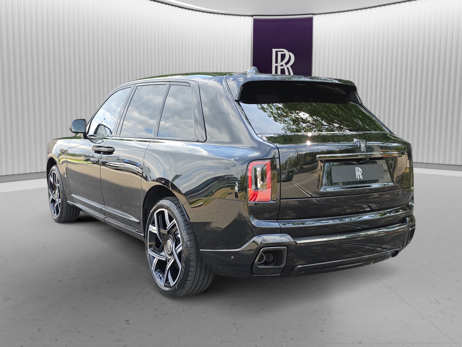 ROLLS-ROYCE Cullinan Serie II - Black Badge - Neuwagen-showroom-element-2