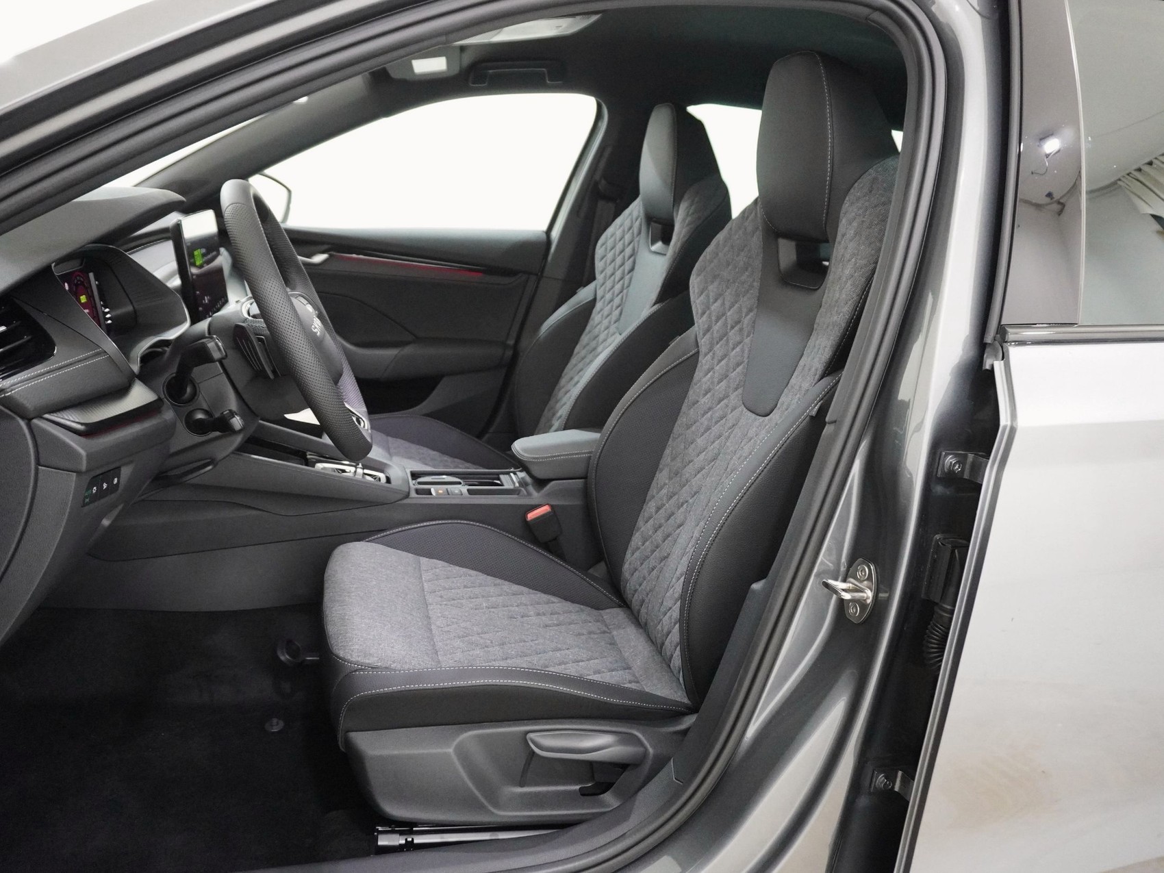 SKODA Octavia 2.0 TSI SportLine 4x4 DSG-image-12