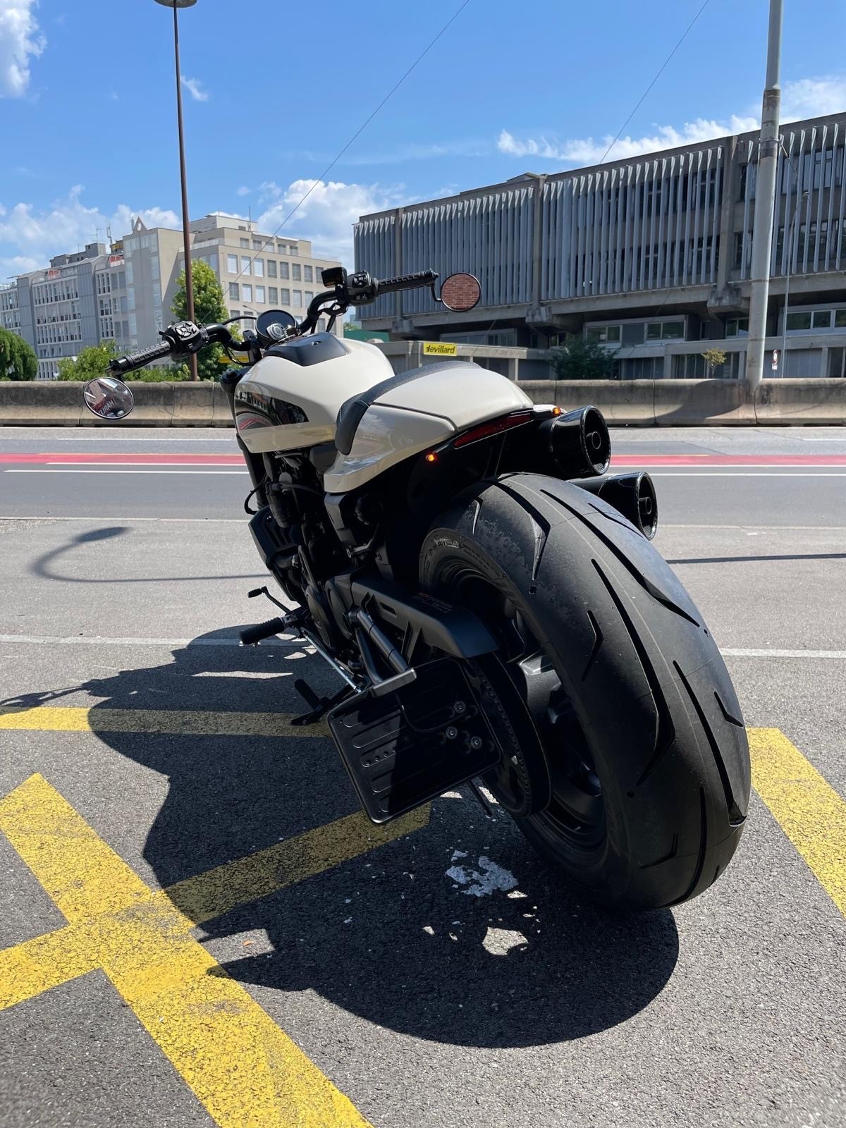 HARLEY-DAVIDSON RH 1250 Sportster S-image-1