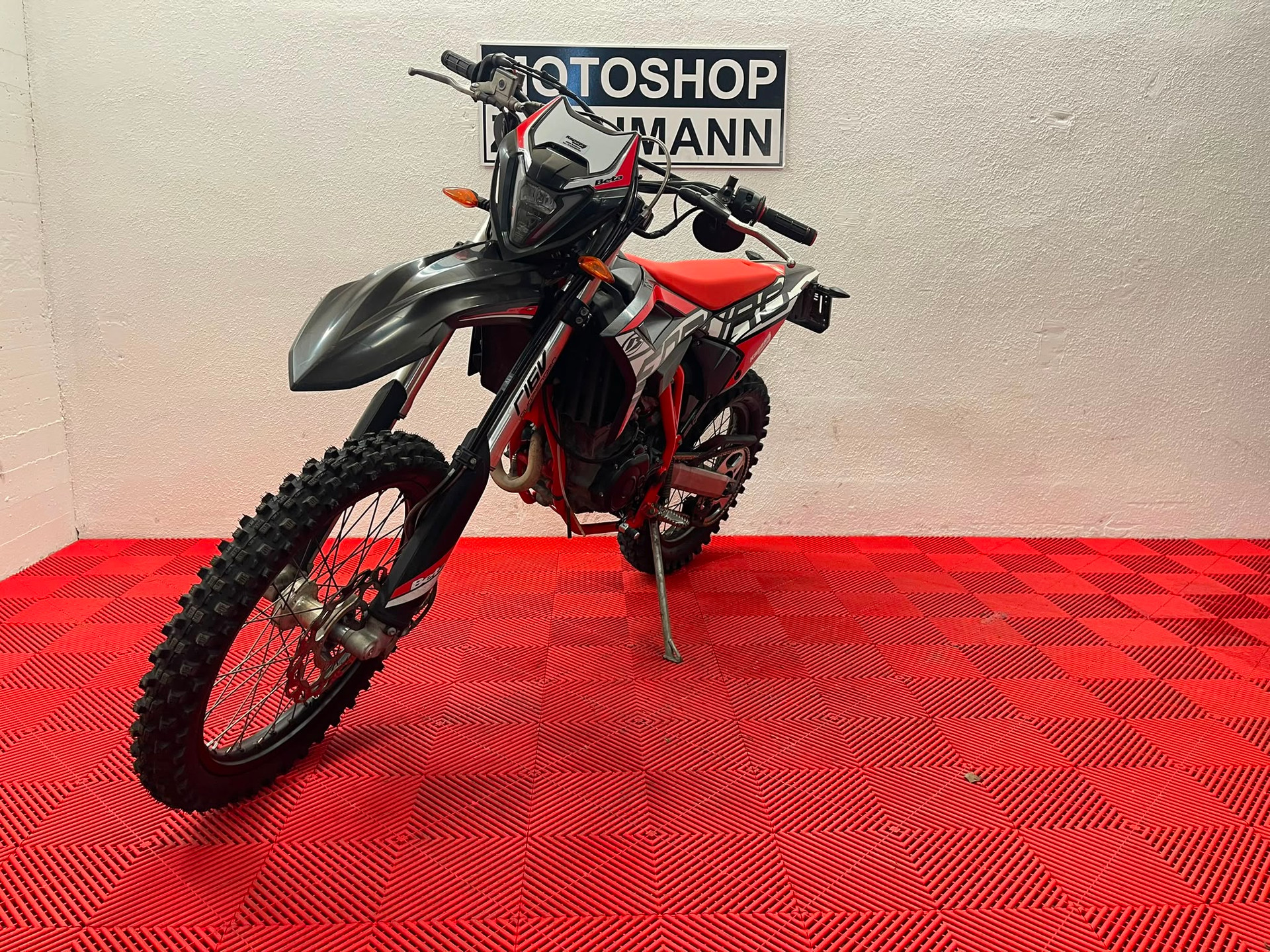 BETA RR 125-4T LC Enduro-showroom-element-1