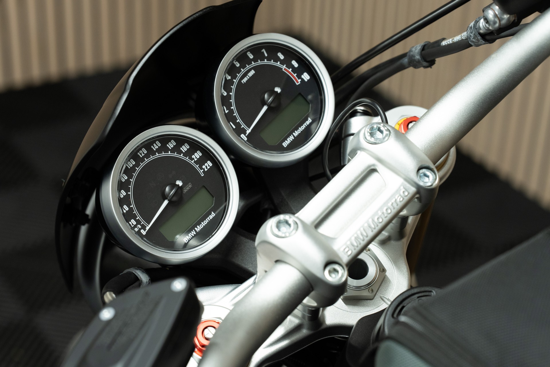 BMW R nineT-showroom-element-2