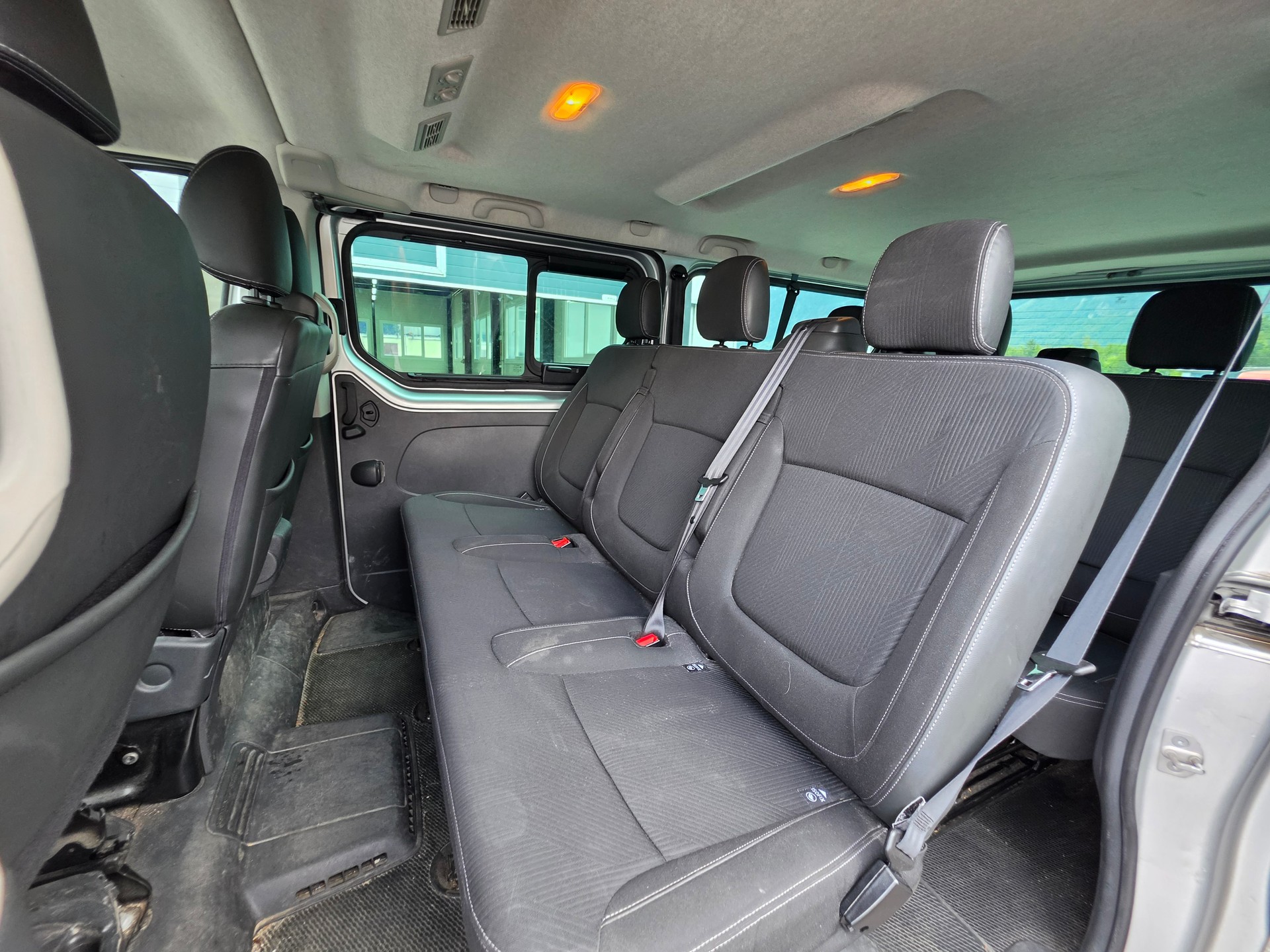 RENAULT Trafic ENERGY dCi 145 Grand Passenger Dynamique-image-8