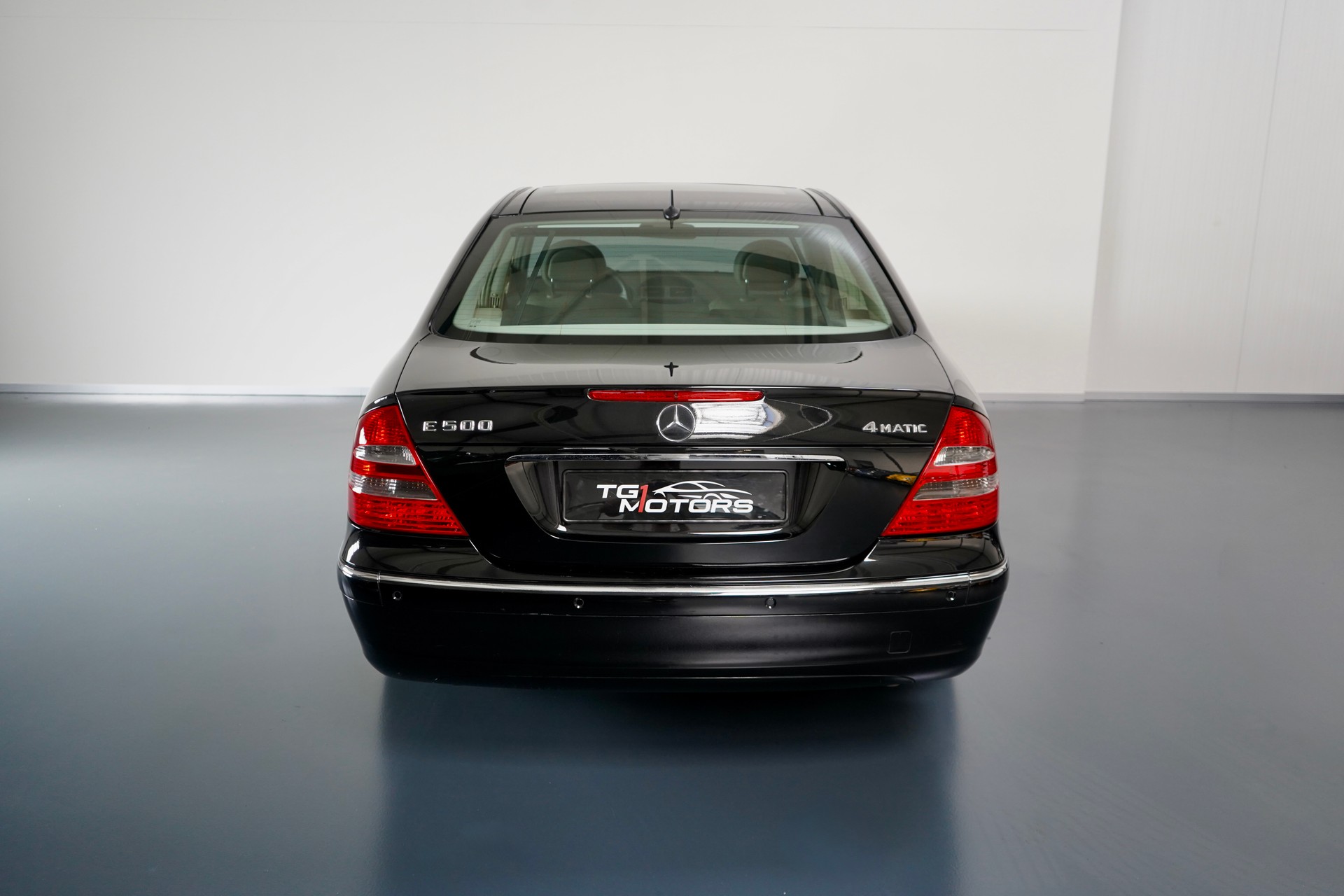 MERCEDES-BENZ E 500 Elégance 4Matic Automatic-image-3