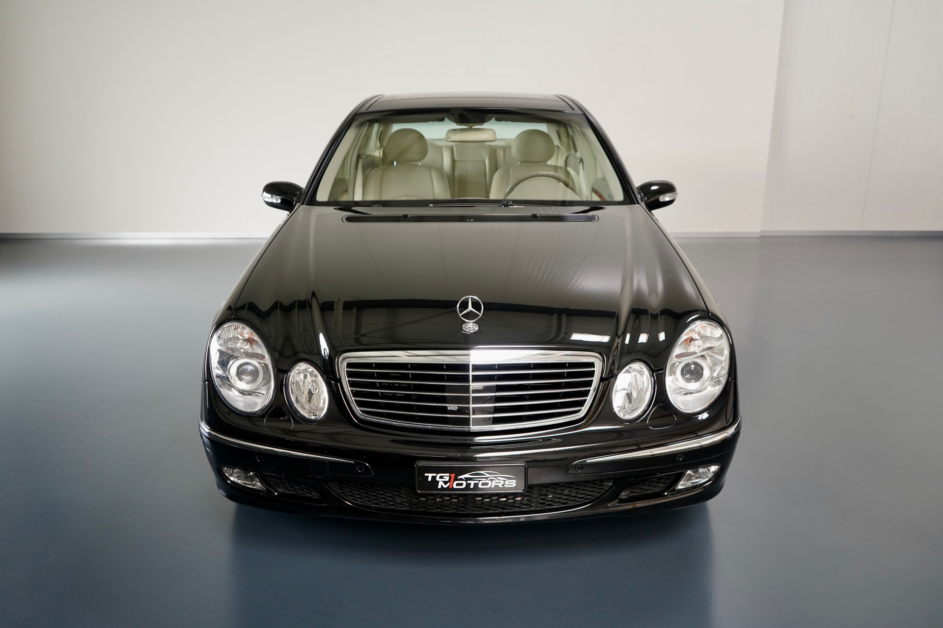 MERCEDES-BENZ E 500 Elégance 4Matic Automatic-image-1