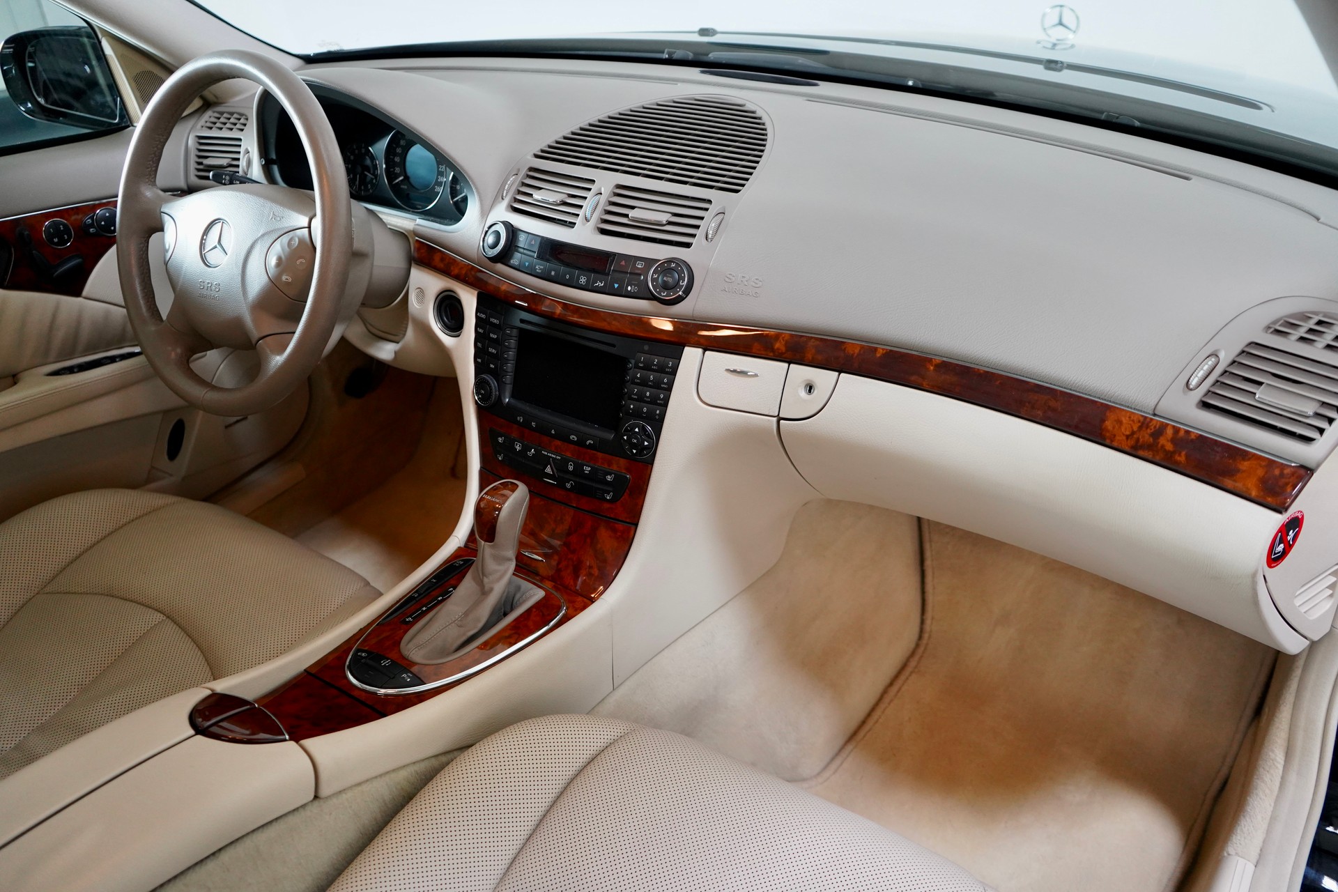 MERCEDES-BENZ E 500 Elégance 4Matic Automatic-image-6