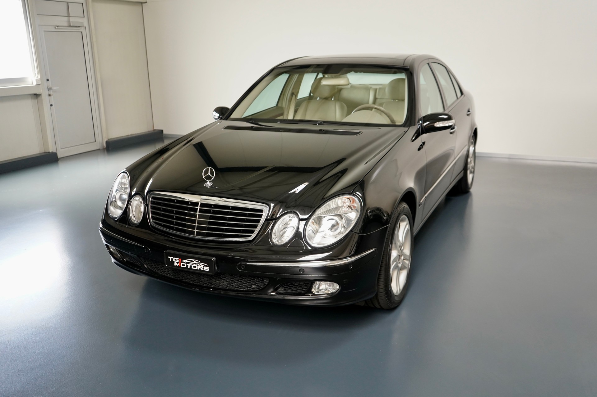 MERCEDES-BENZ E 500 Elégance 4Matic Automatic