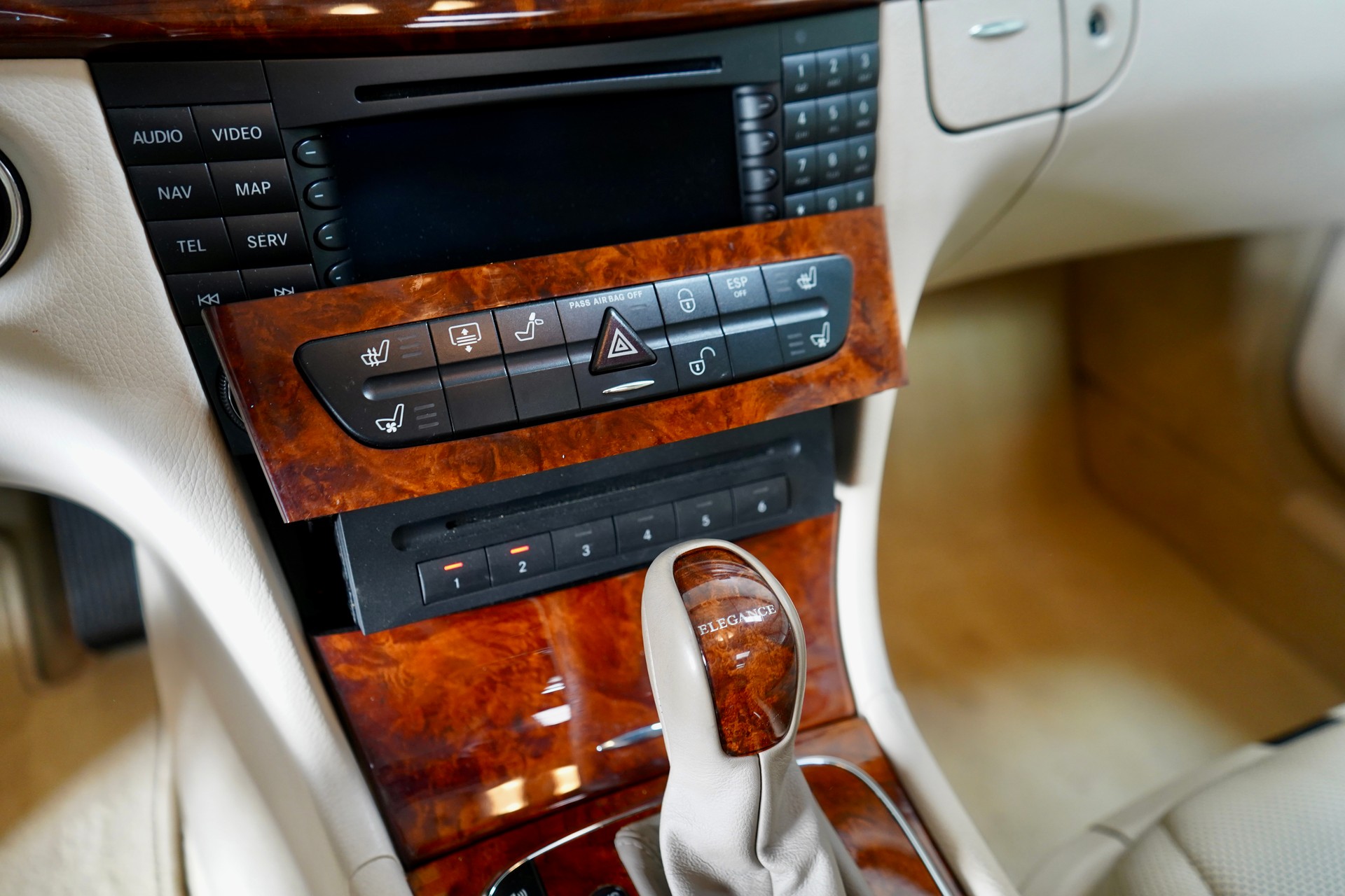 MERCEDES-BENZ E 500 Elégance 4Matic Automatic-image-9