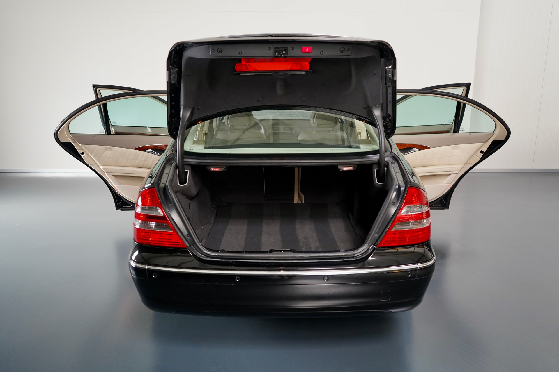 MERCEDES-BENZ E 500 Elégance 4Matic Automatic-image-4