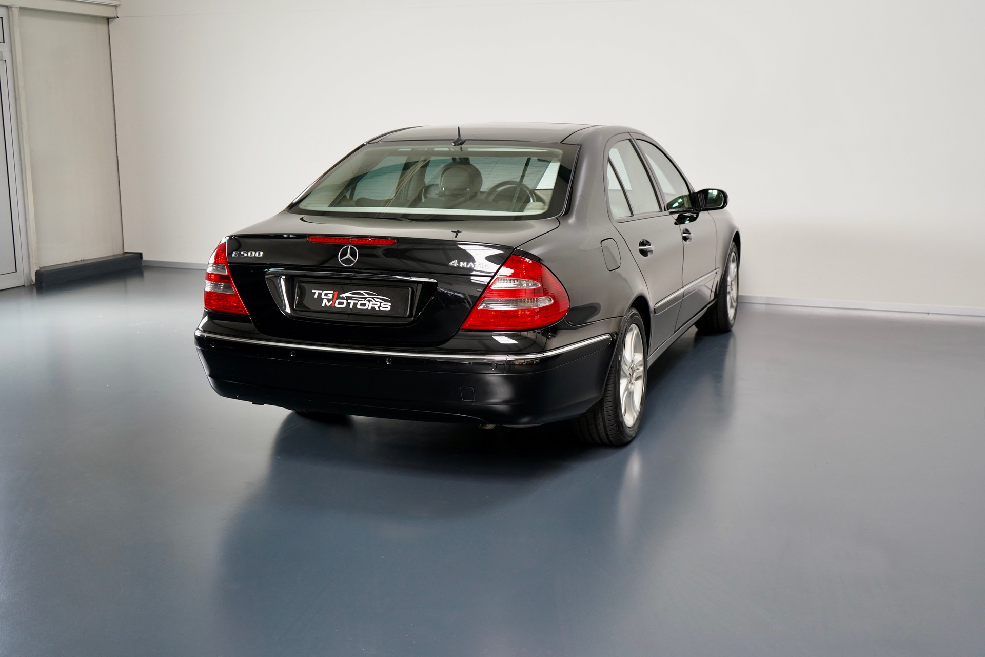 MERCEDES-BENZ E 500 Elégance 4Matic Automatic-image-2