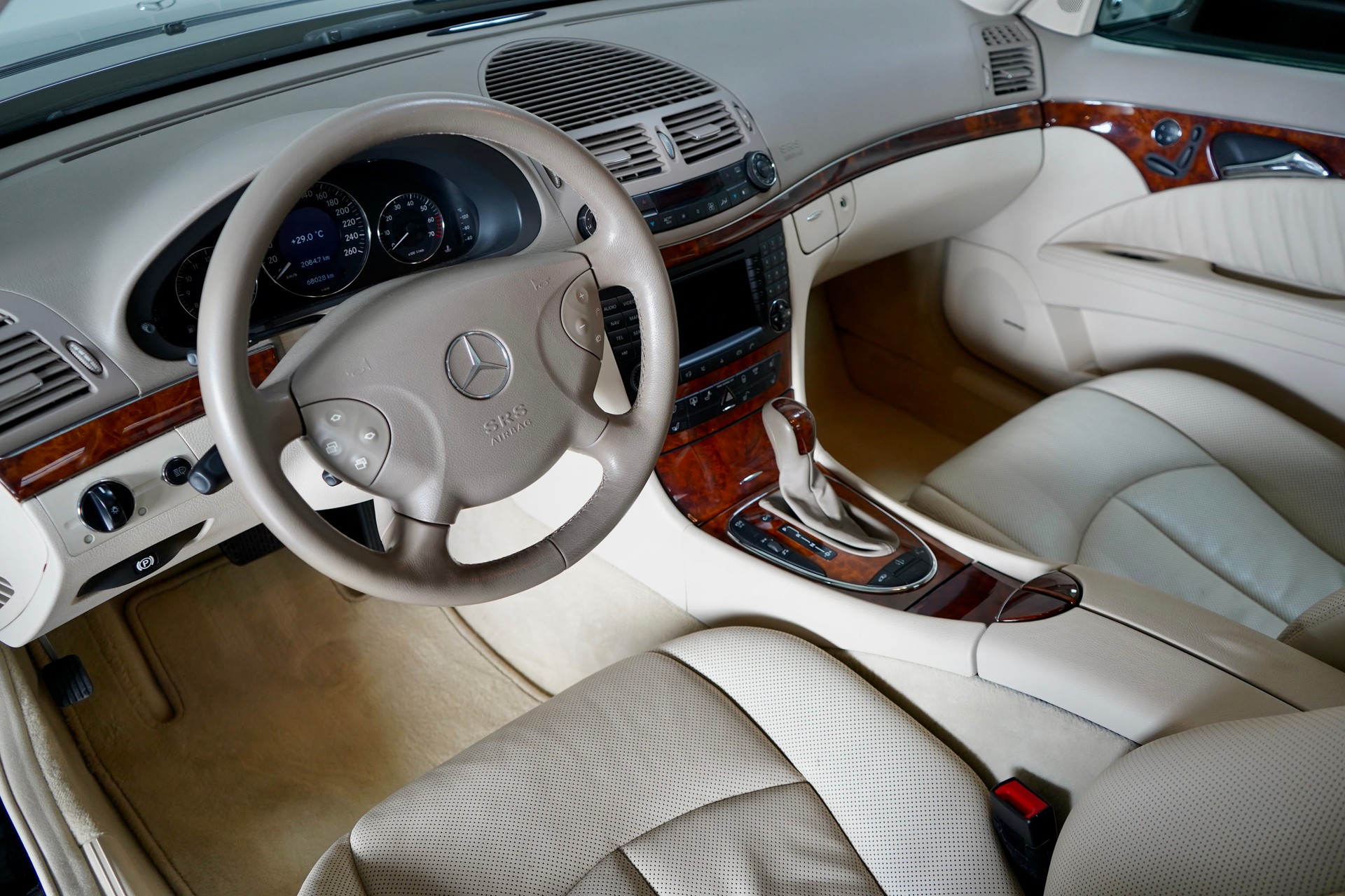 MERCEDES-BENZ E 500 Elégance 4Matic Automatic-image-8