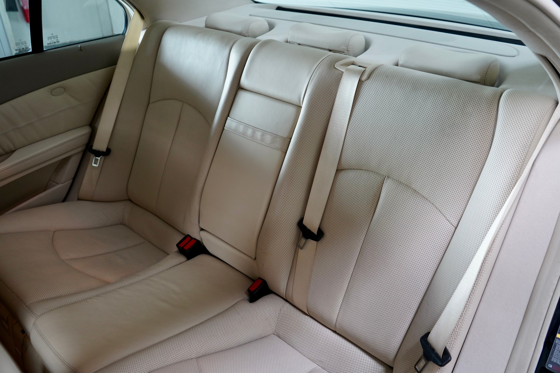 MERCEDES-BENZ E 500 Elégance 4Matic Automatic-image-12