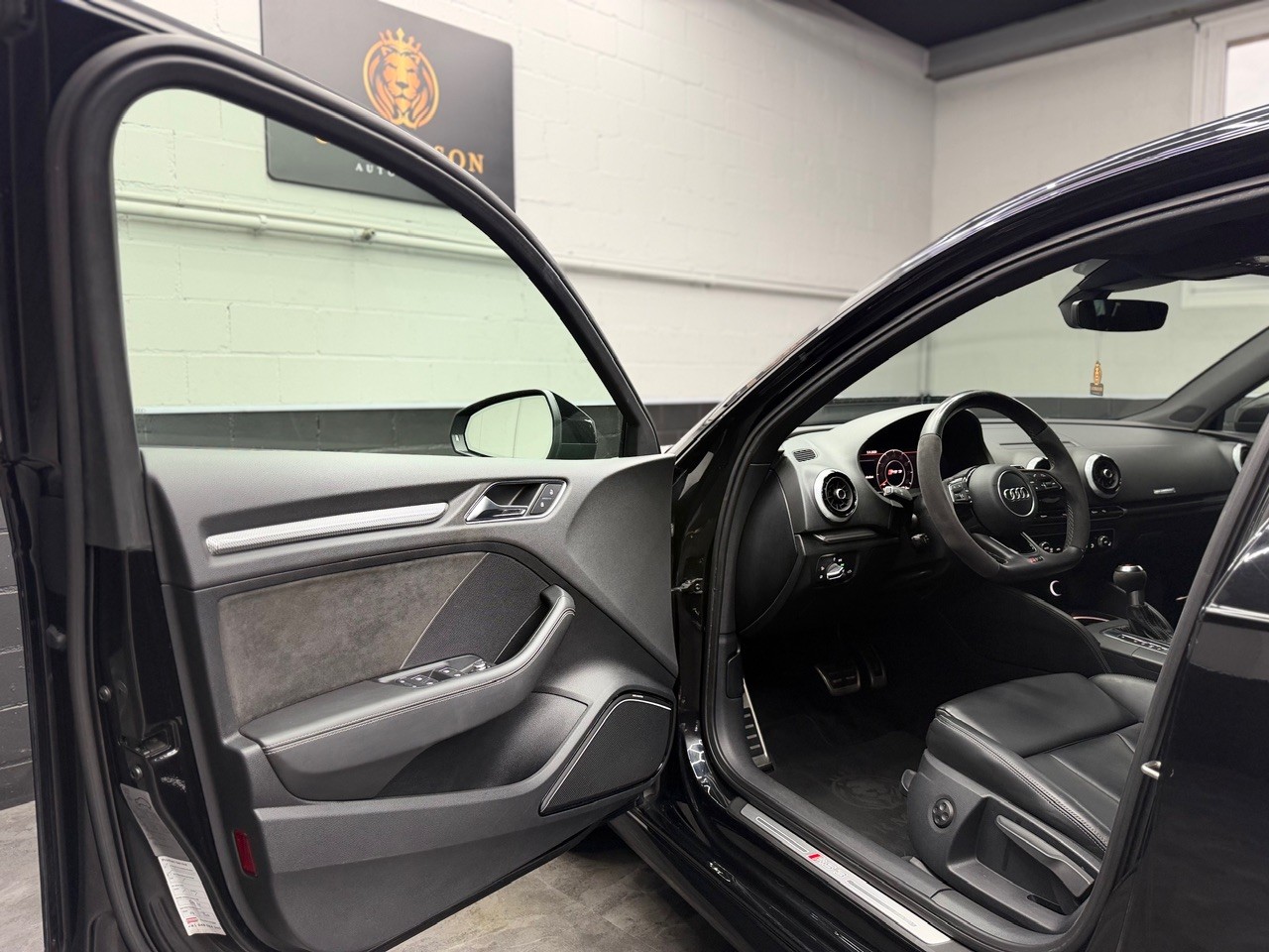 AUDI RS3 Sportback 2.5 TSI quattro | CH-Auto | Ohne OPF | Maxton-Design | Rückfahrkamera | Bang & Olufsen | ACC Tempomat-image-11