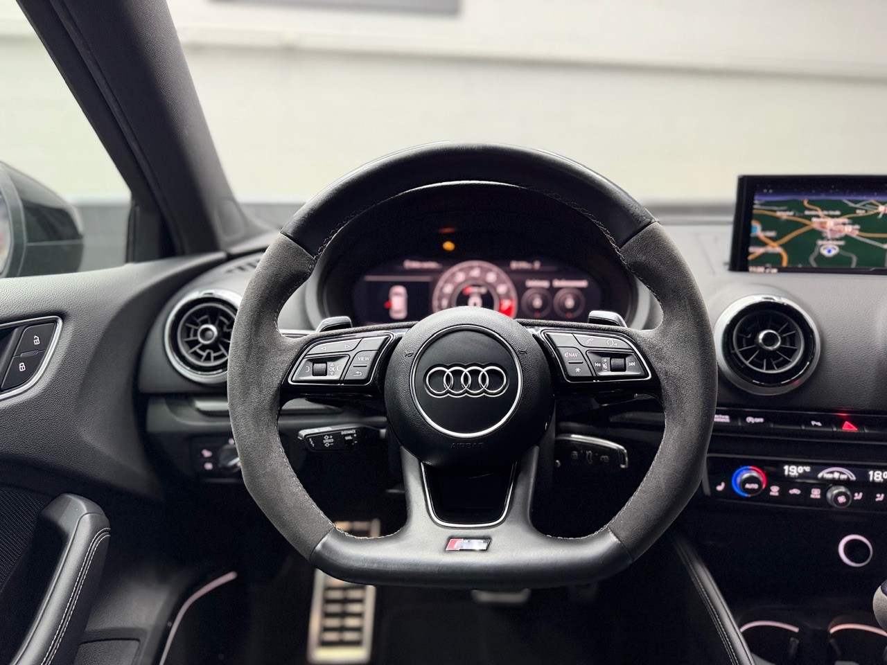 AUDI RS3 Sportback 2.5 TSI quattro | CH-Auto | Ohne OPF | Maxton-Design | Rückfahrkamera | Bang & Olufsen | ACC Tempomat-image-17