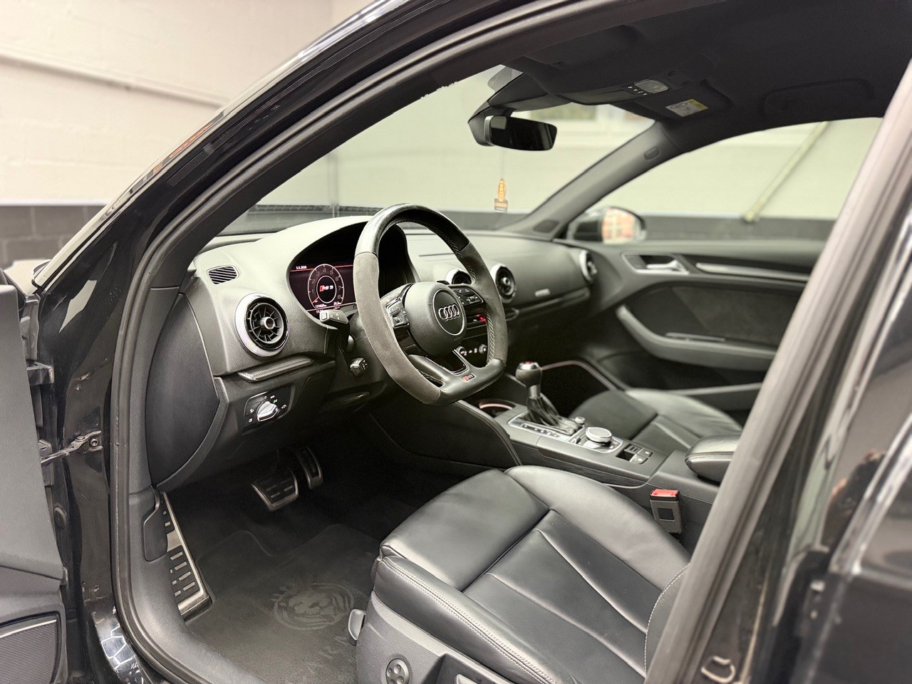 AUDI RS3 Sportback 2.5 TSI quattro | CH-Auto | Ohne OPF | Maxton-Design | Rückfahrkamera | Bang & Olufsen | ACC Tempomat-image-12