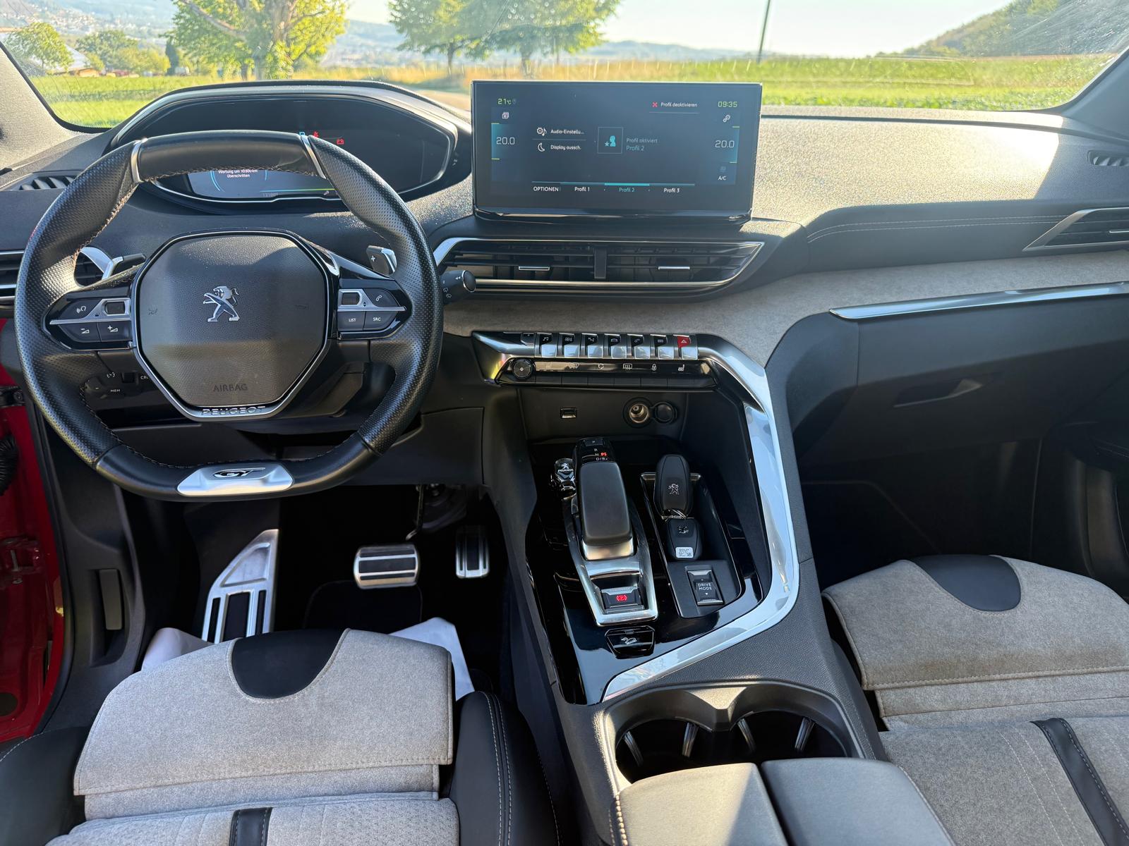 PEUGEOT 3008 300e Hybrid4 GT Pack EAT8-image-8