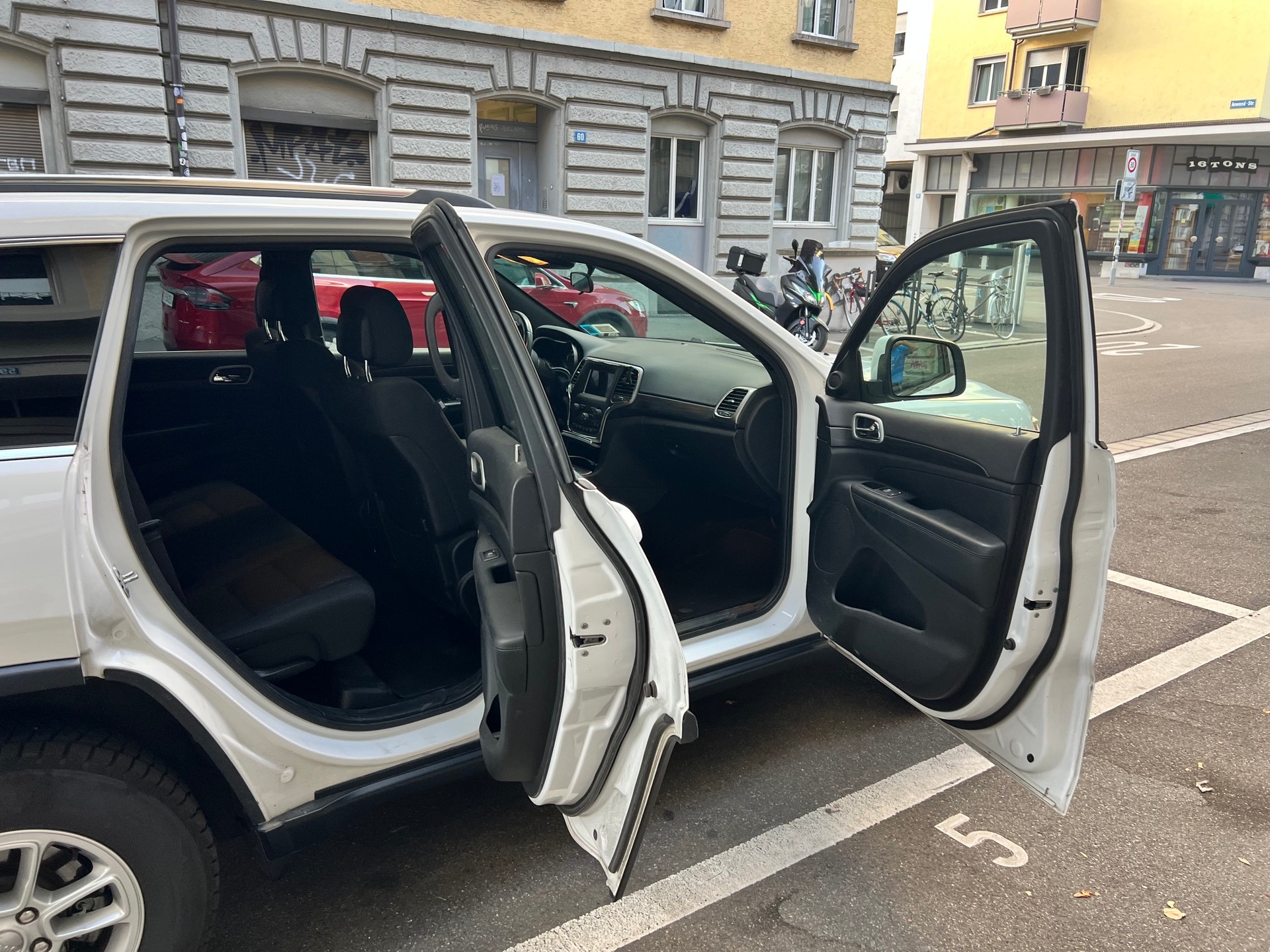JEEP Laredo (US Import)-image-2