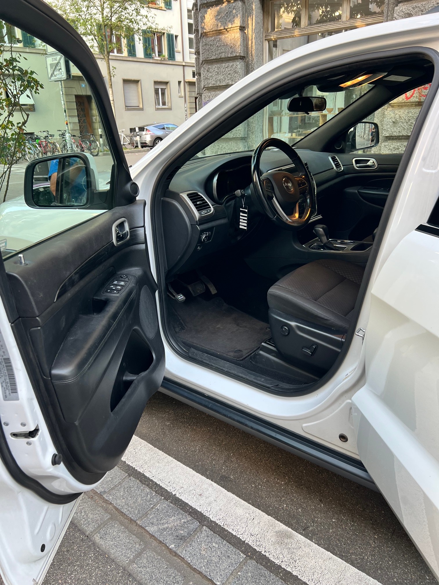 JEEP Laredo (US Import)-image-1