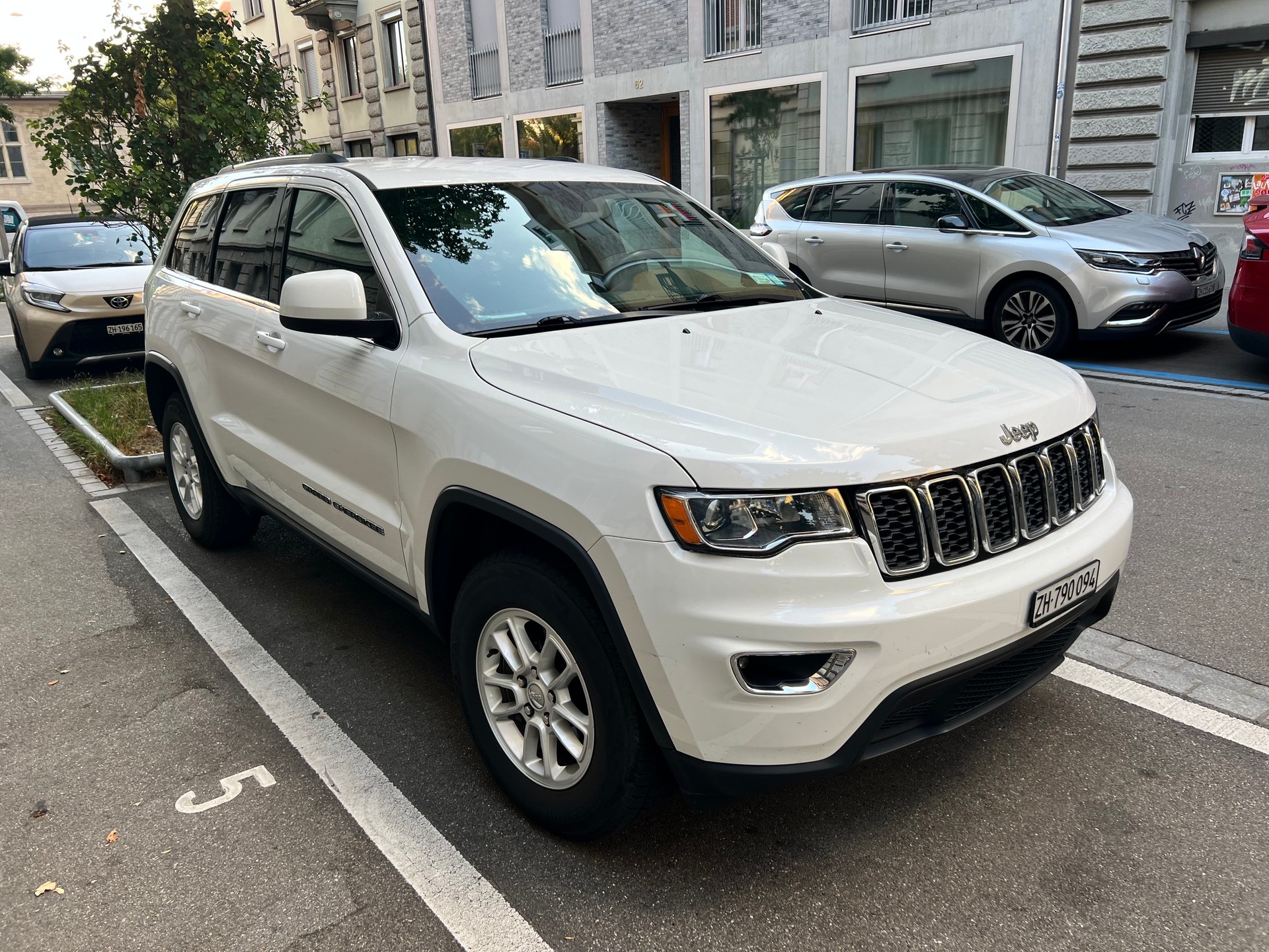 JEEP Laredo (US Import)-image-0