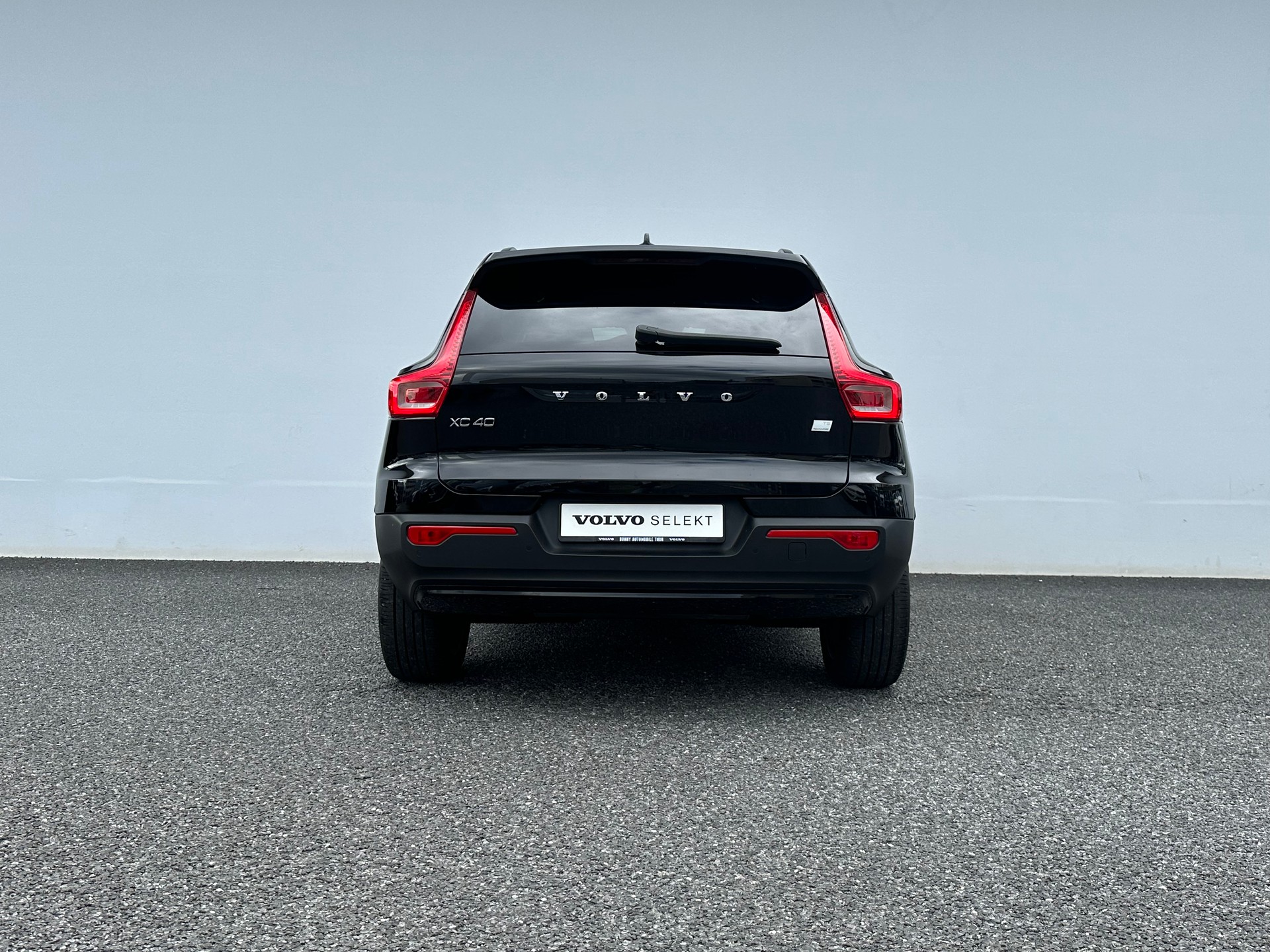 VOLVO XC40 1.5 T5 PiH R-Design-image-5