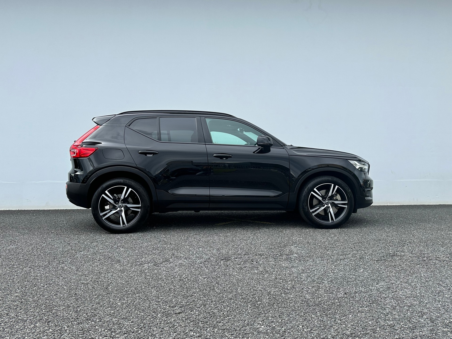 VOLVO XC40 1.5 T5 PiH R-Design-image-3