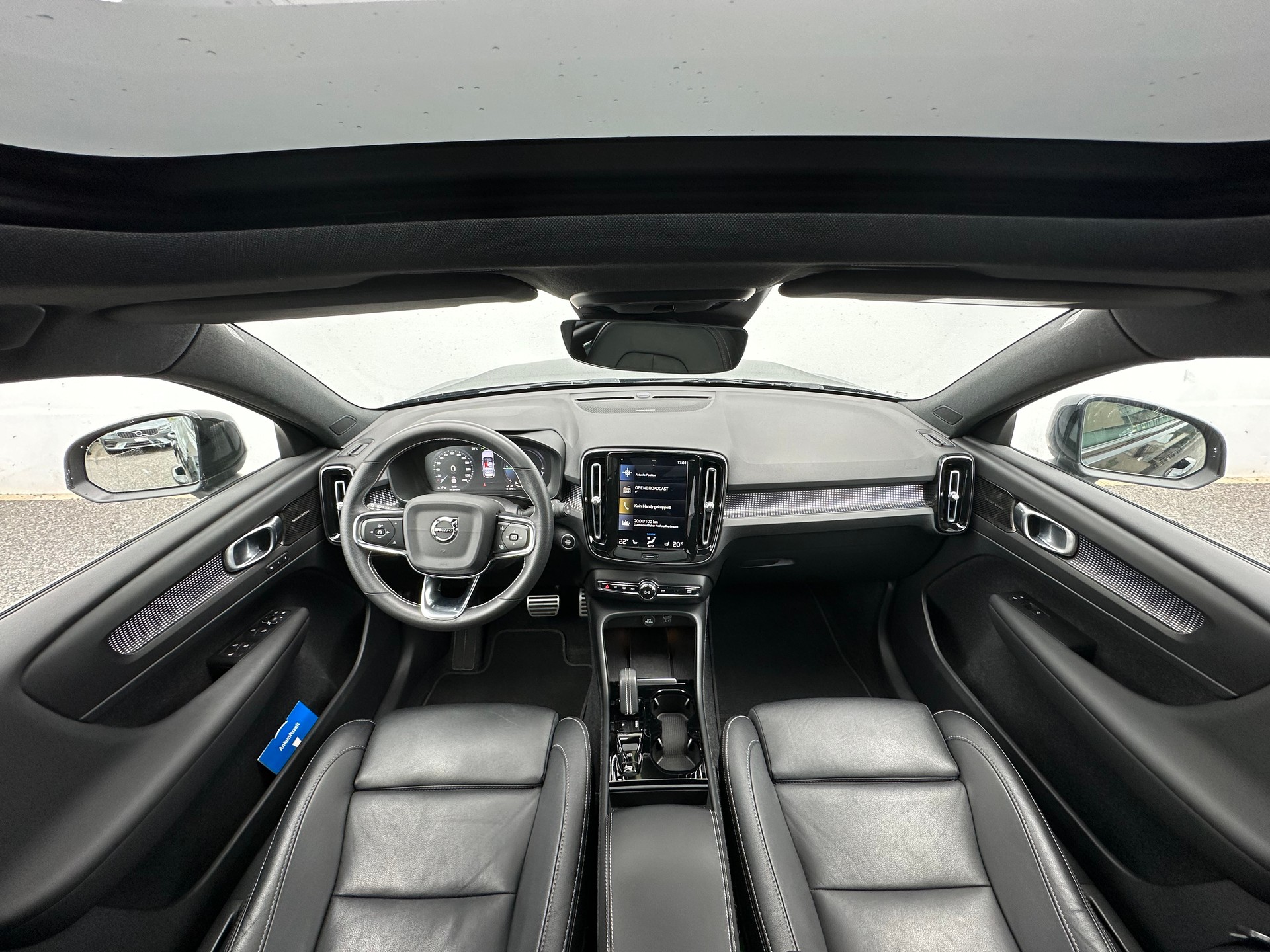 VOLVO XC40 1.5 T5 PiH R-Design-image-9