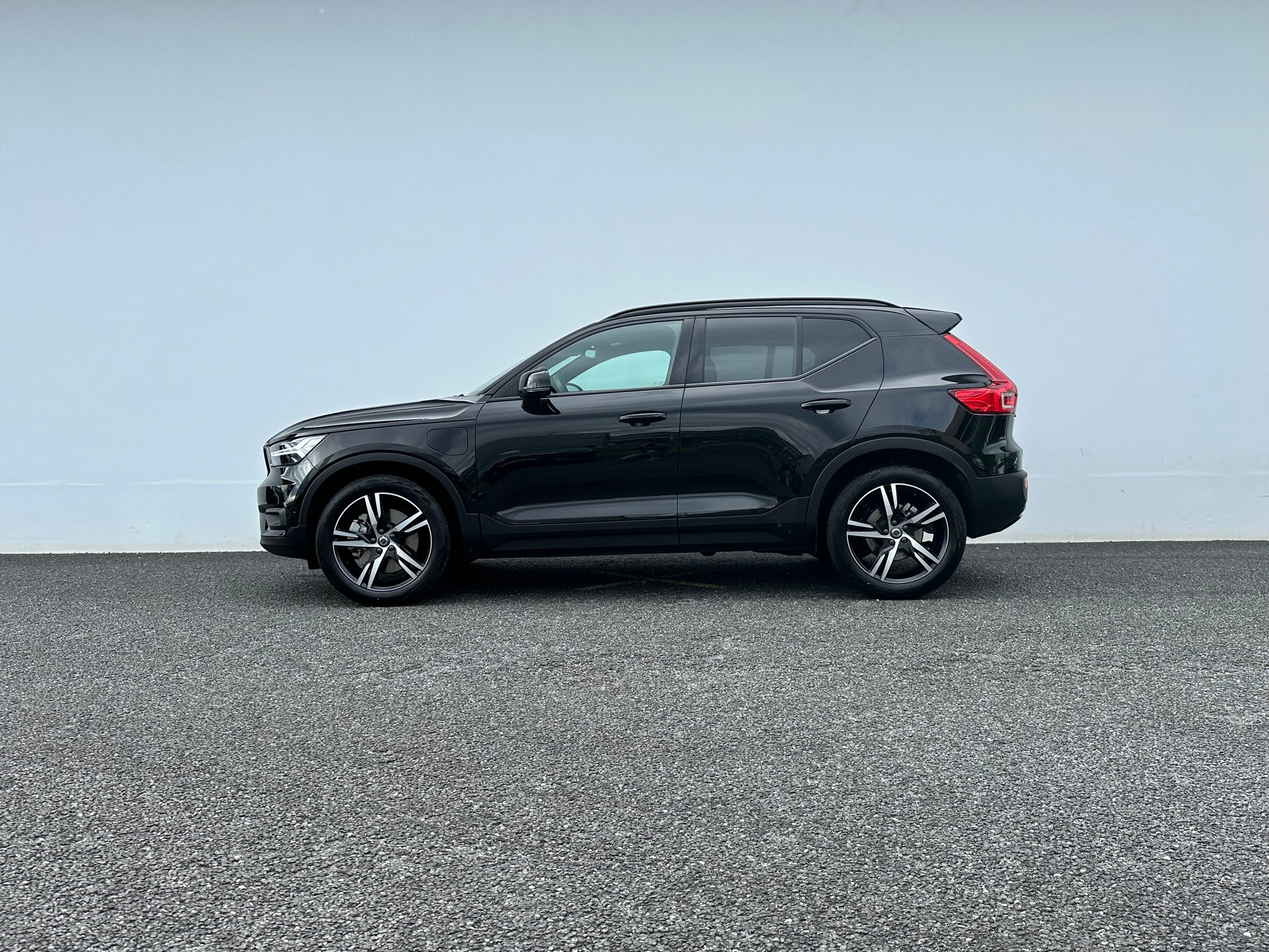 VOLVO XC40 1.5 T5 PiH R-Design-image-1