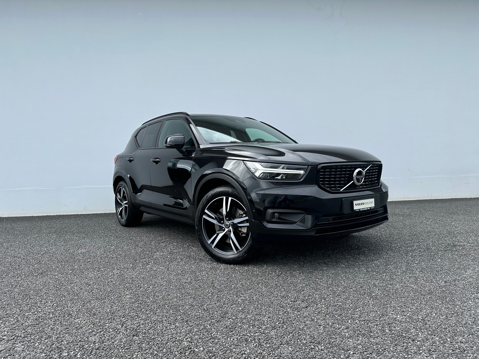 VOLVO XC40 1.5 T5 PiH R-Design-image-4