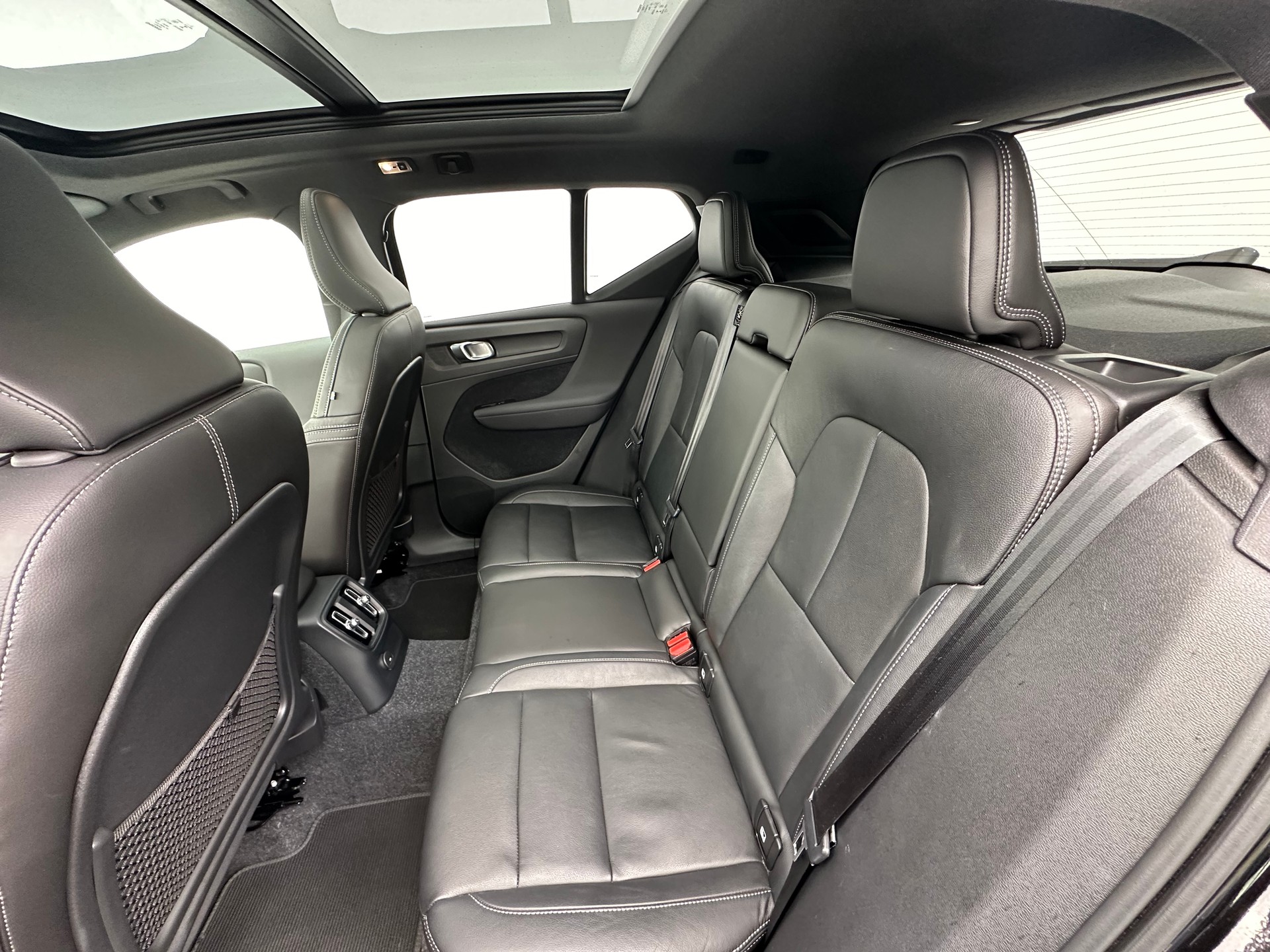 VOLVO XC40 1.5 T5 PiH R-Design-image-13
