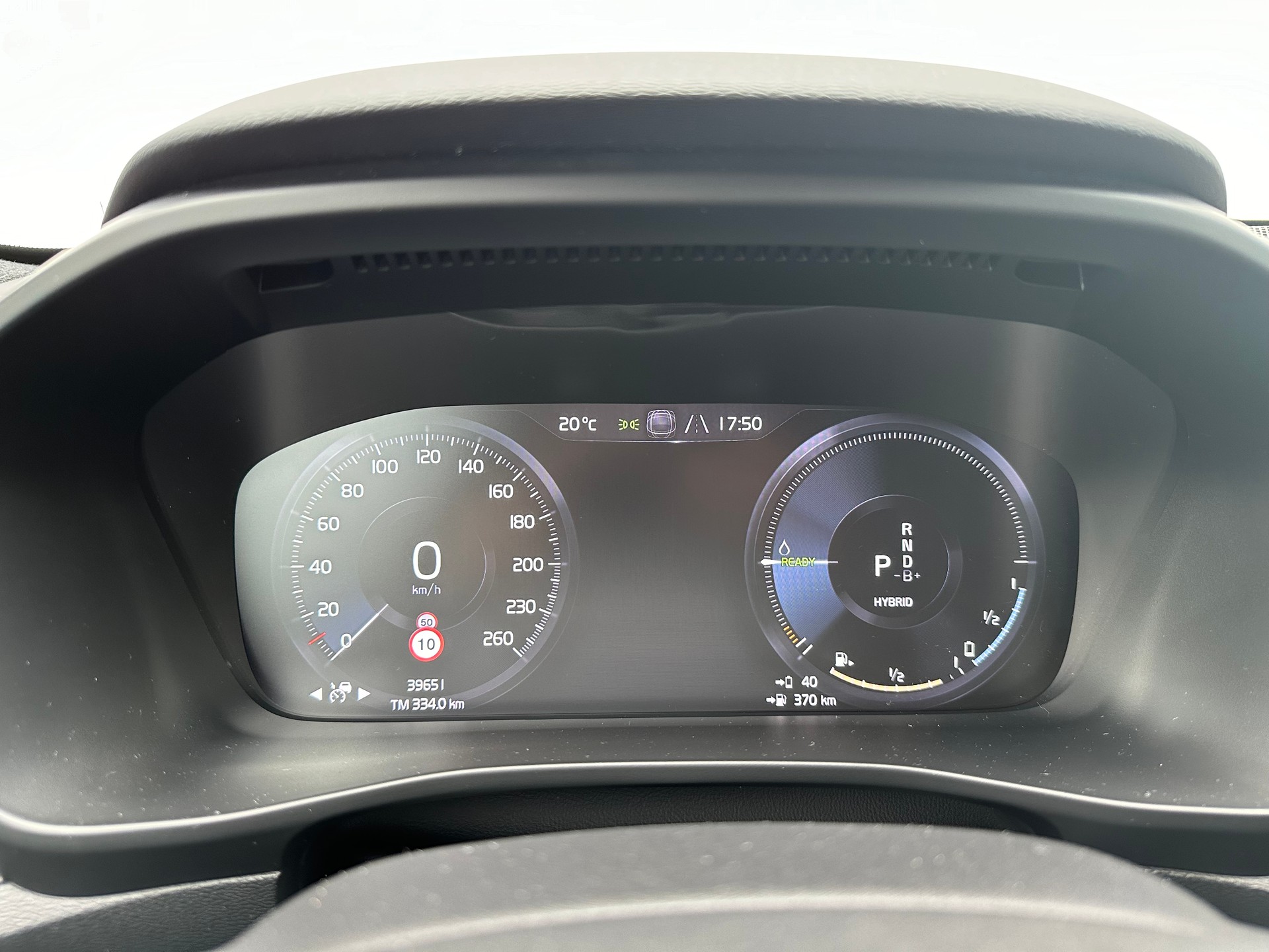 VOLVO XC40 1.5 T5 PiH R-Design-image-10