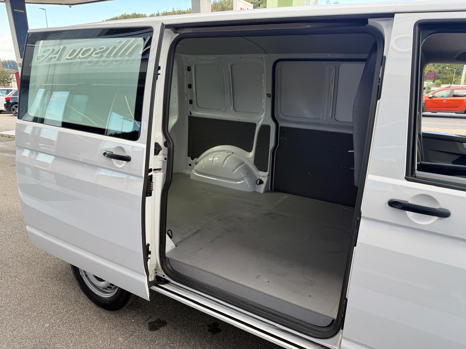VW T6.1 2.0 Kasten 3000 TDI 4Motion DSG-image-4