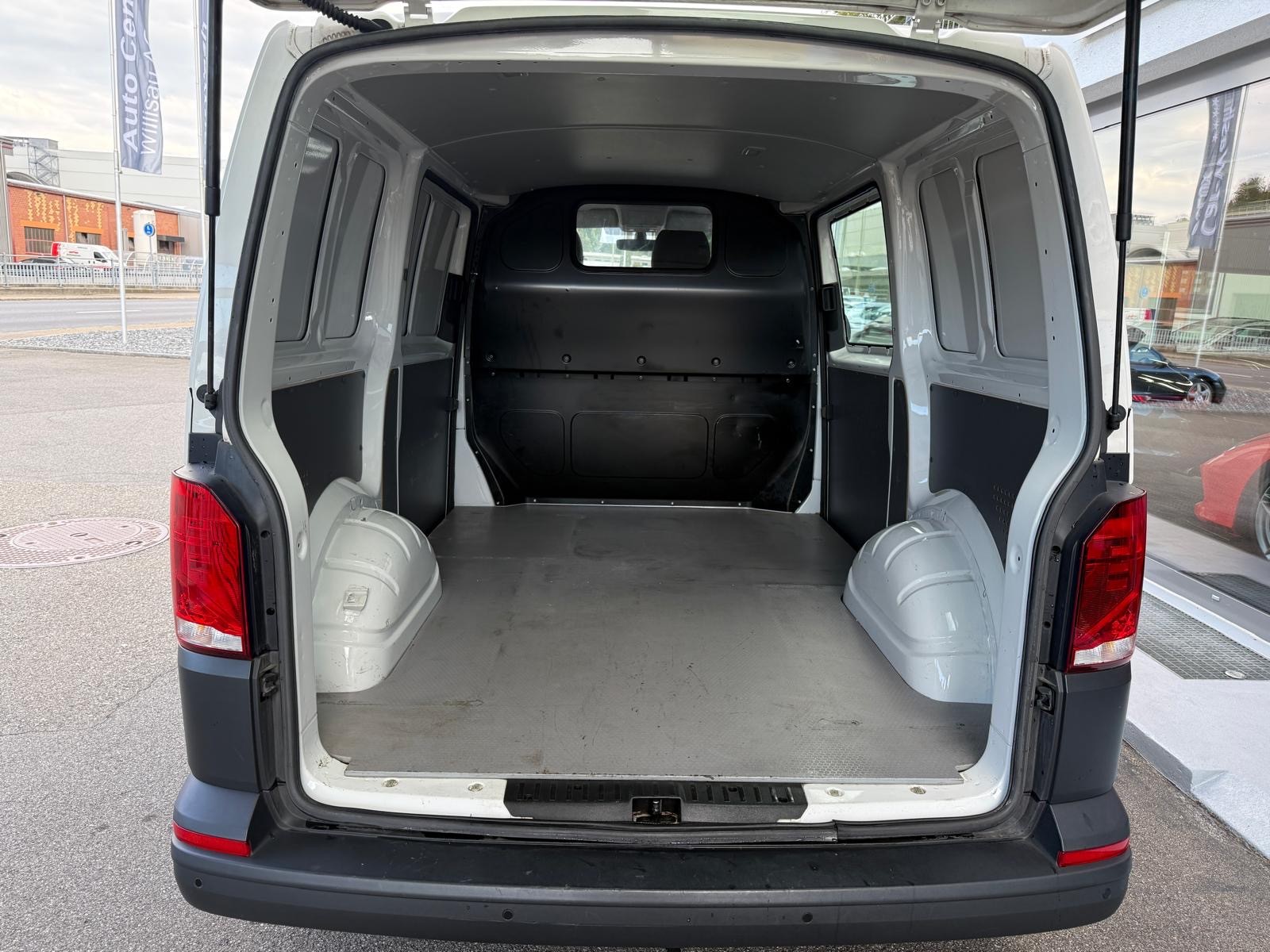 VW T6.1 2.0 Kasten 3000 TDI 4Motion DSG-image-15