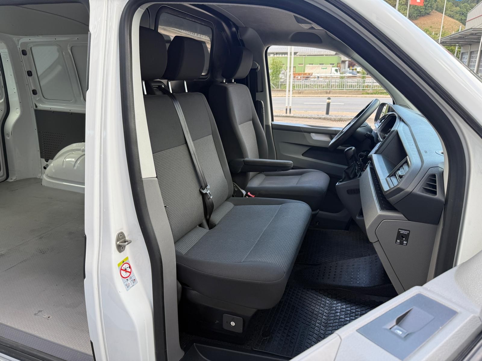 VW T6.1 2.0 Kasten 3000 TDI 4Motion DSG-image-3
