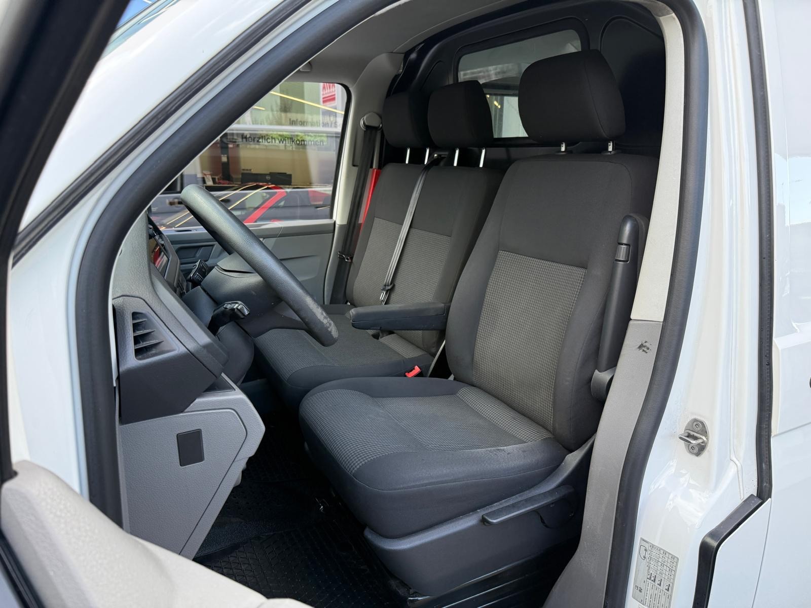 VW T6.1 2.0 Kasten 3000 TDI 4Motion DSG-image-12